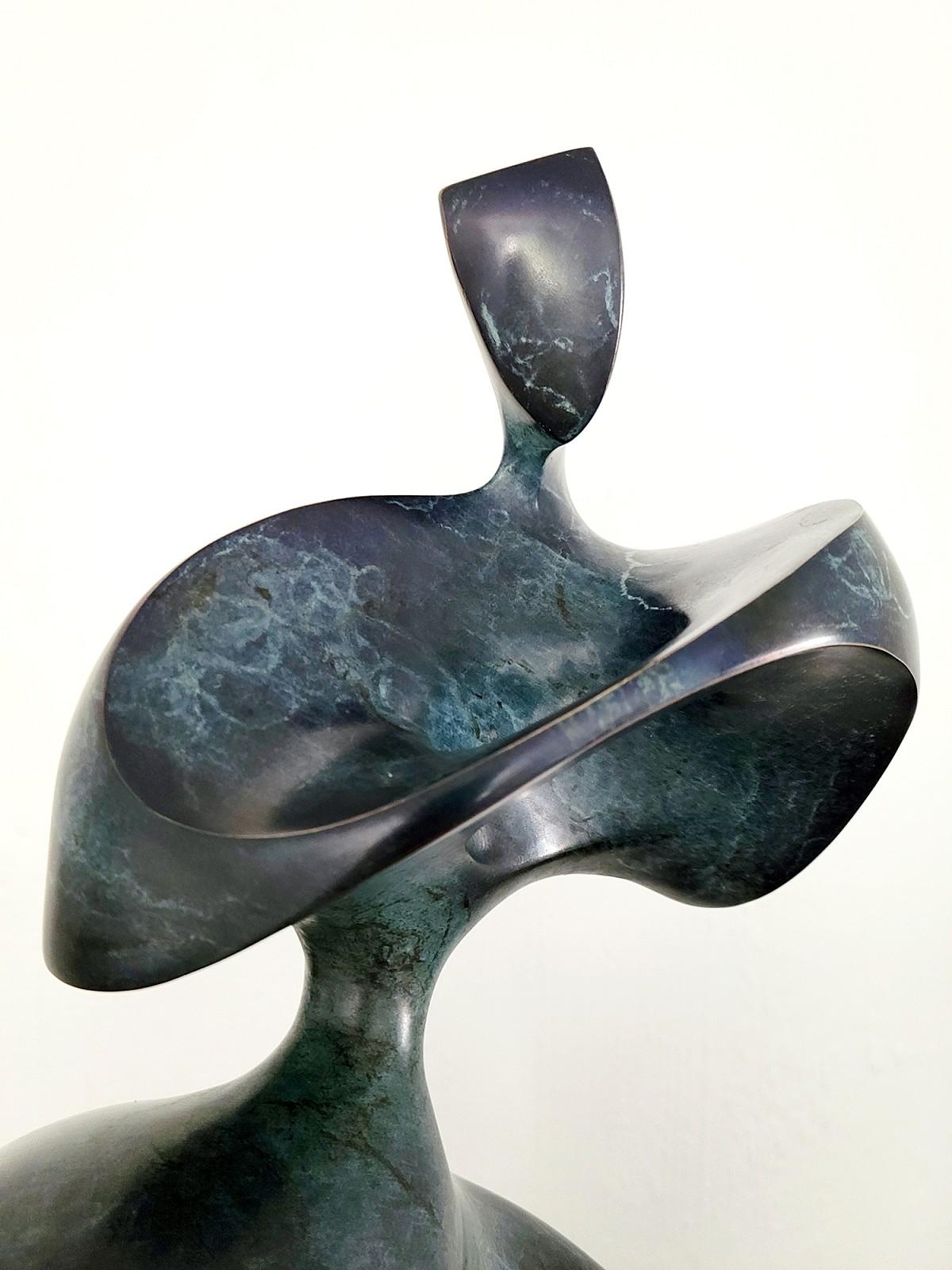 Solstice Blue Ed 1/12 – elegante, weibliche, figurative Bronzeskulptur (Zeitgenössisch), Sculpture, von Jeremy Guy