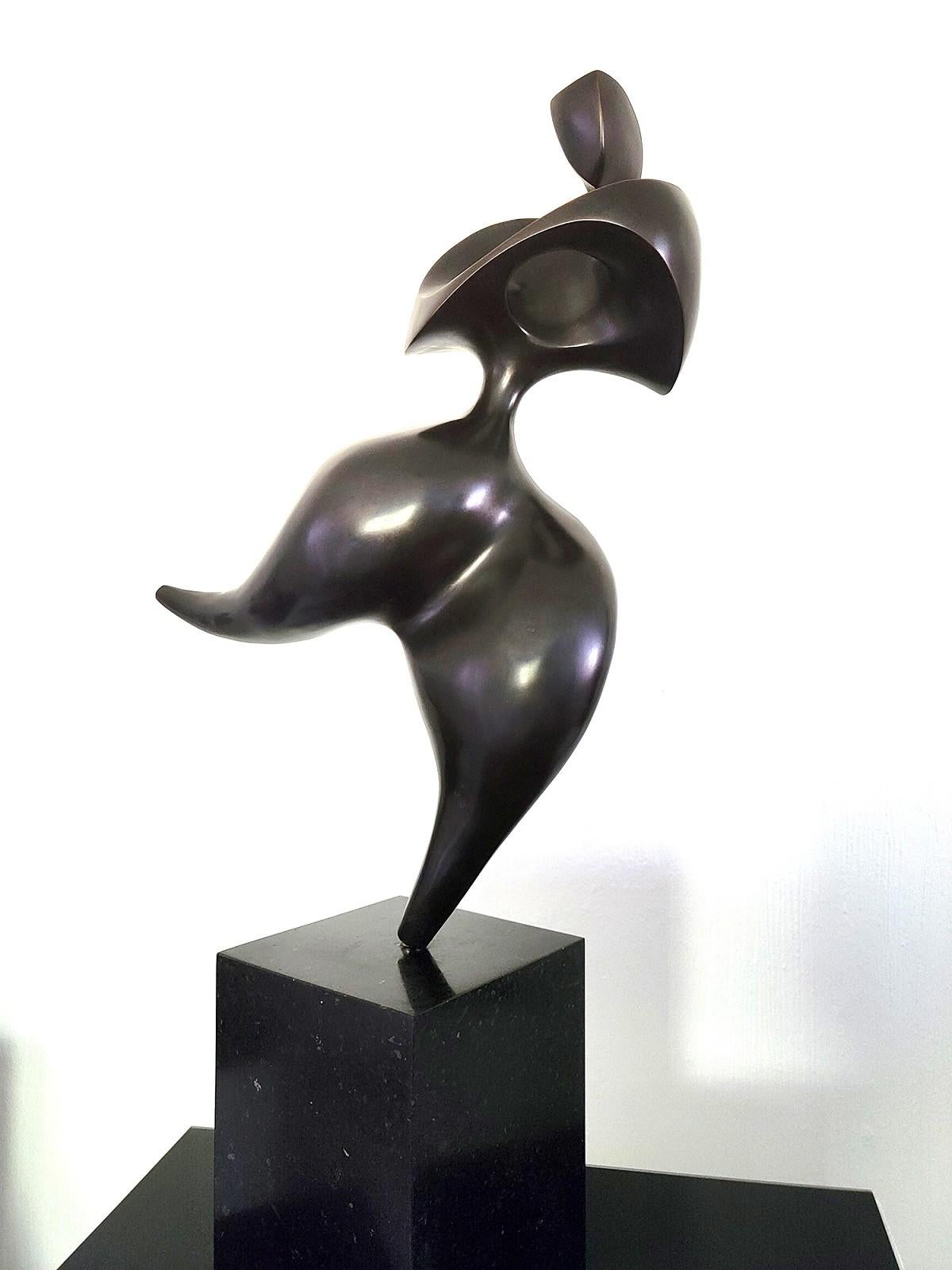 Solstice Ed 1/12, élégante, féminine, figurative, sculpture en bronze - Contemporain Sculpture par Jeremy Guy