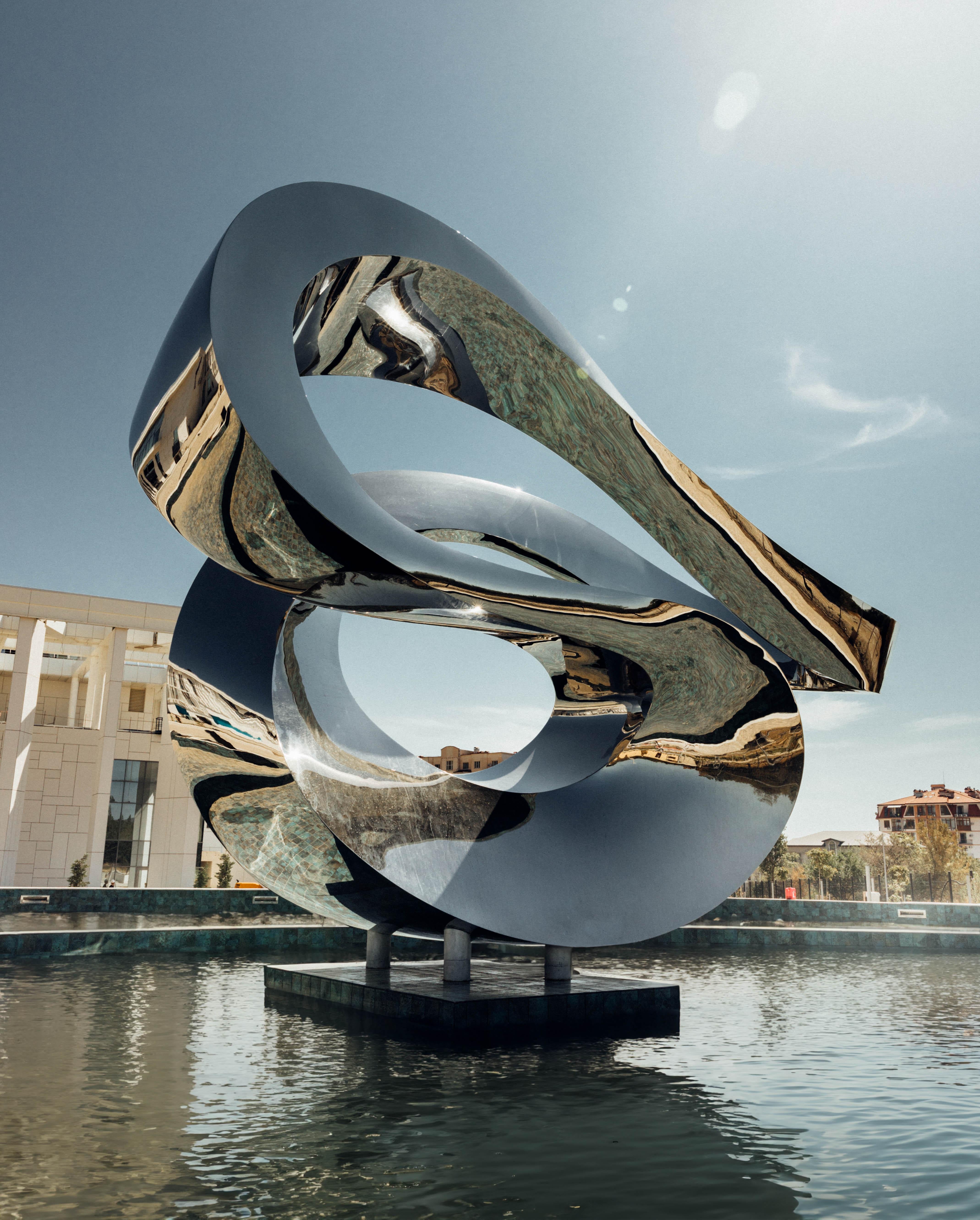 Zephyr Monumental SS 2/7 - abstract, polished stainless steel, outdoor sculpture - Contemporary Sculpture by Jeremy Guy