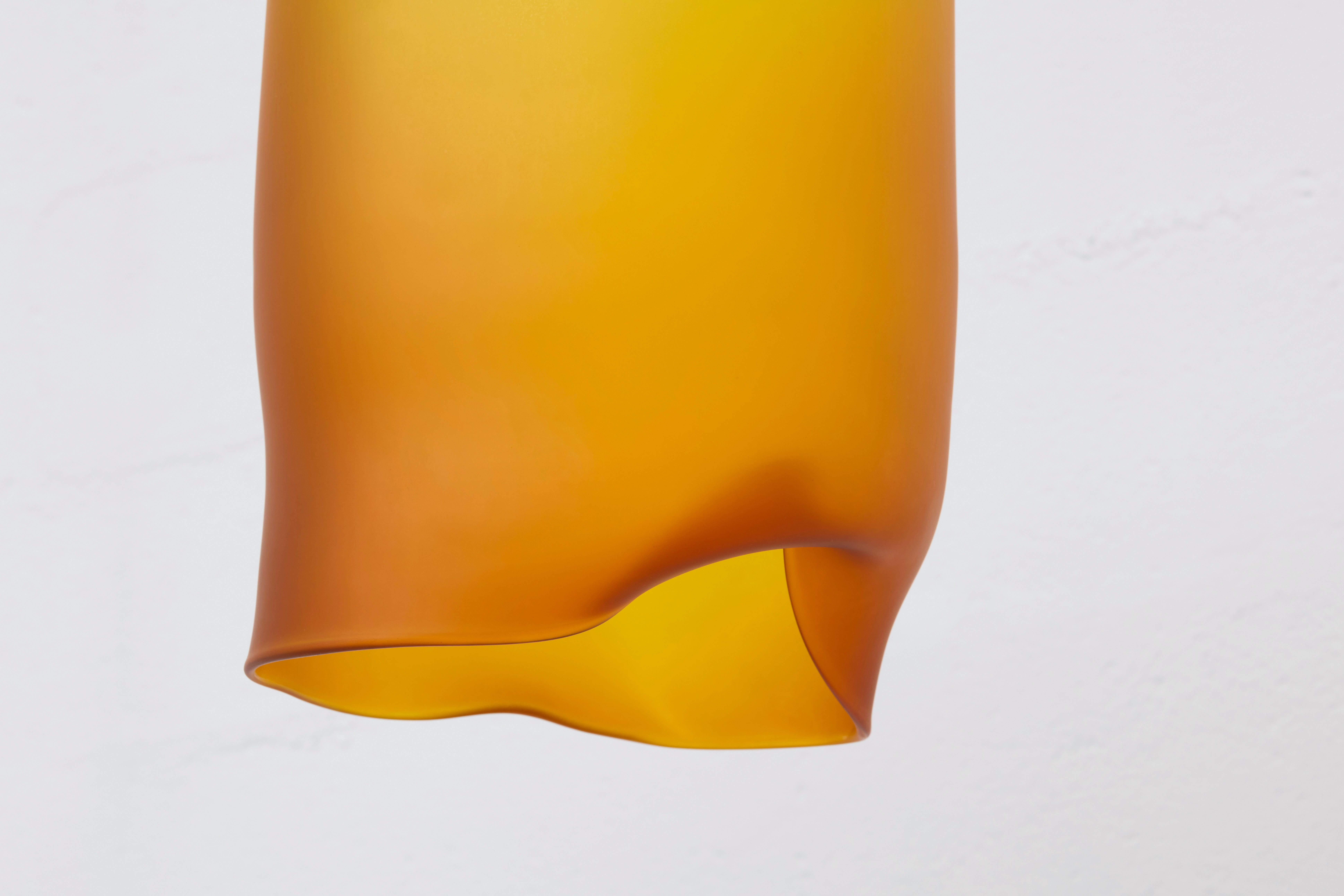 XXI secolo e contemporaneo Ciondolo in vetro soffiato a mano Jeremy Maxwell Wintrebert Mesh in vendita
