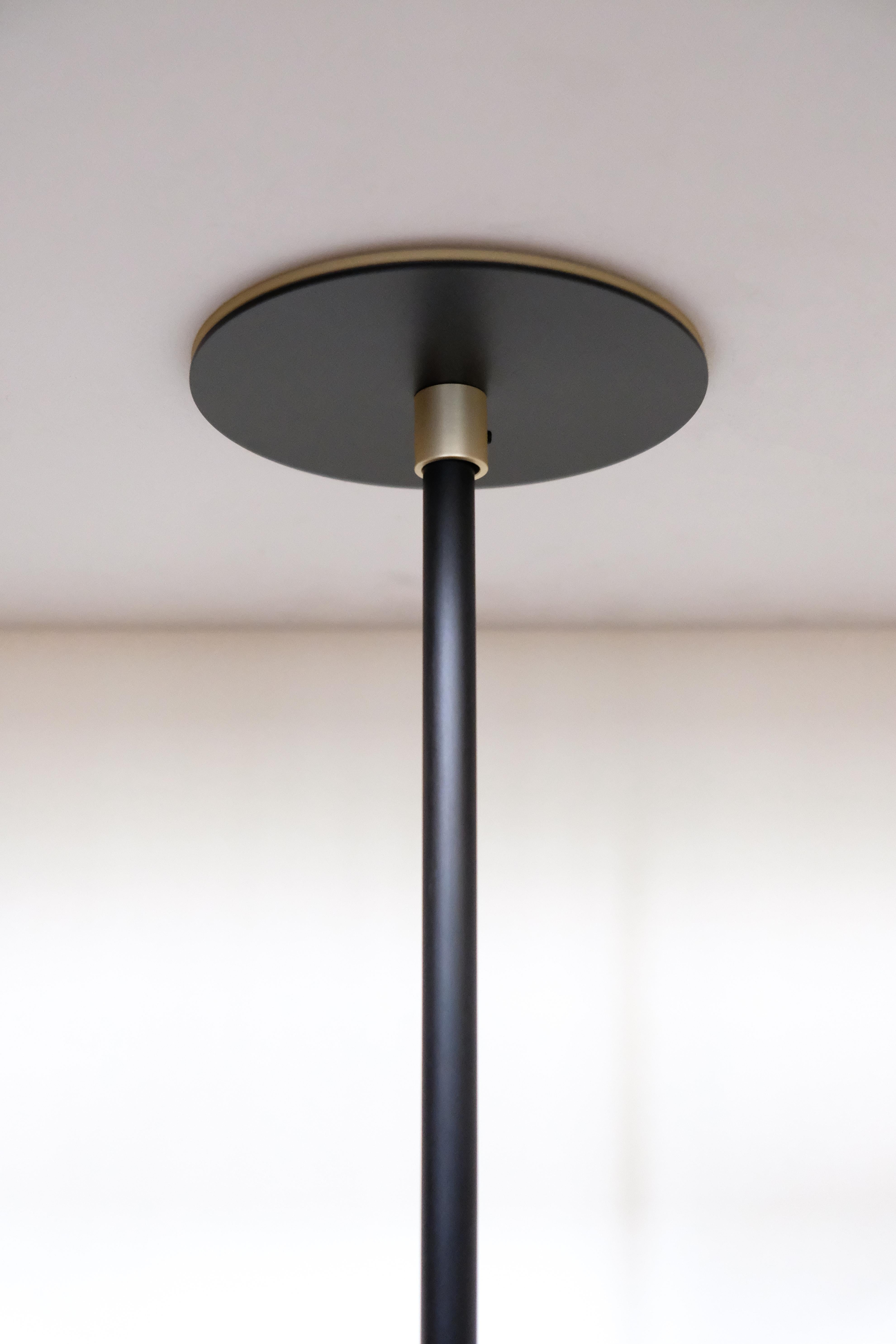 Jeremy Maxwell Wintrebert Escultura de vidrio soplado a mano Nube de luz de luna Plateado en venta