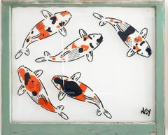 "5 Koi - Left" Peinture à l'aérographe sur verre trouvé dans un cadre en bois de fenêtre vert sauge