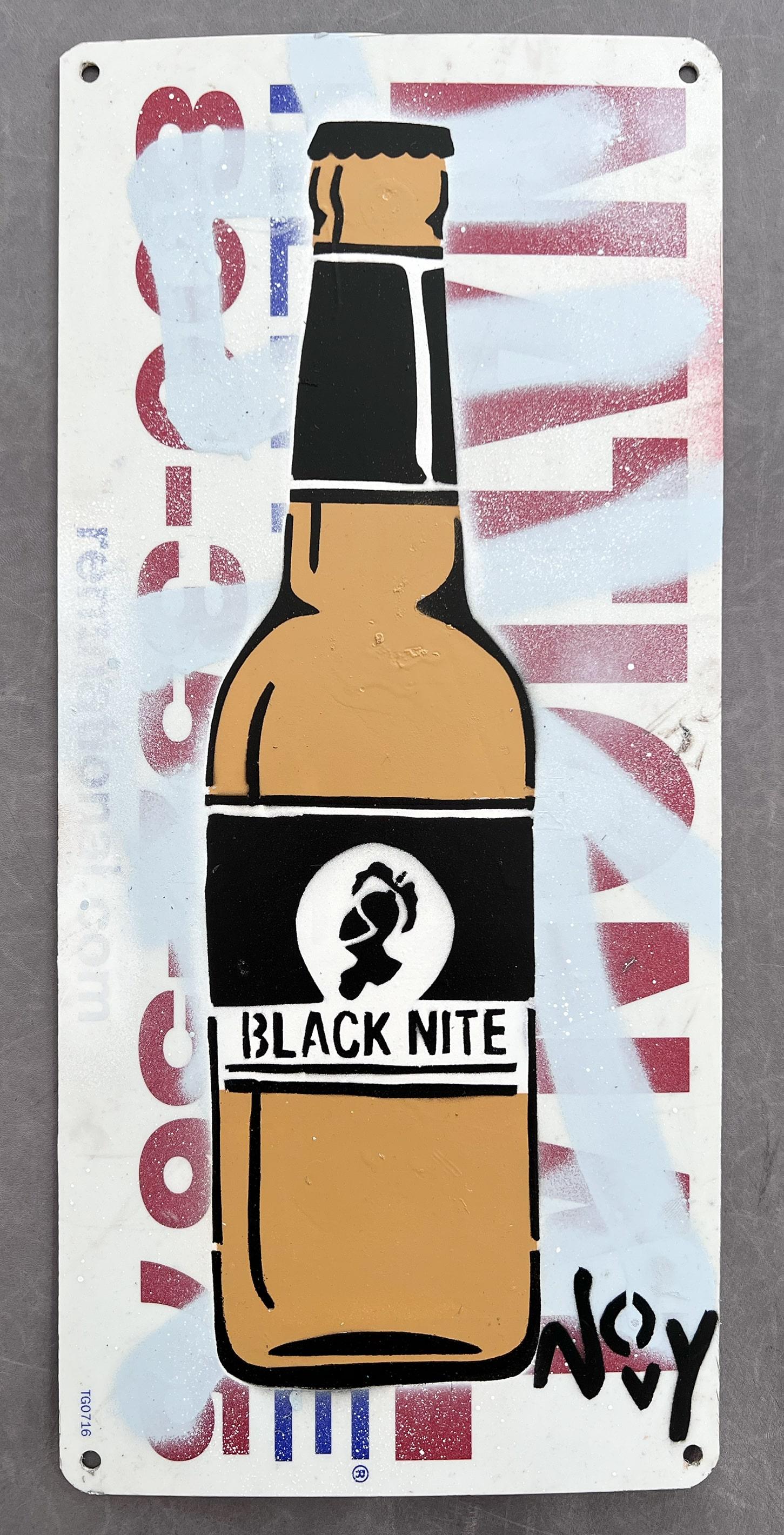 Schwarze Nite-Armbanduhr (Milwaukee 1961) – Queer Street Art Schwarzes Nite-Schild – Painting von Jeremy Novy