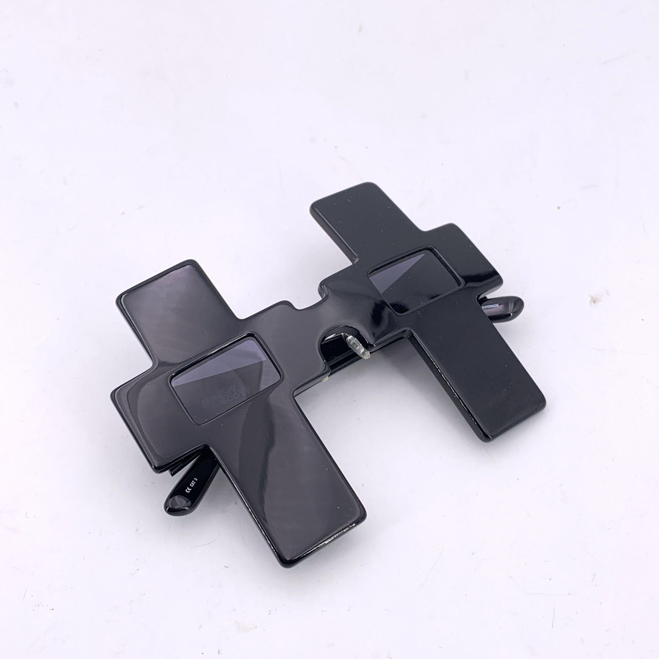 Jeremy Scott by Linda Farrow Occhiali da sole neri JS/Cross/1 140 mm In condizioni ottime in vendita a Rome, Rome