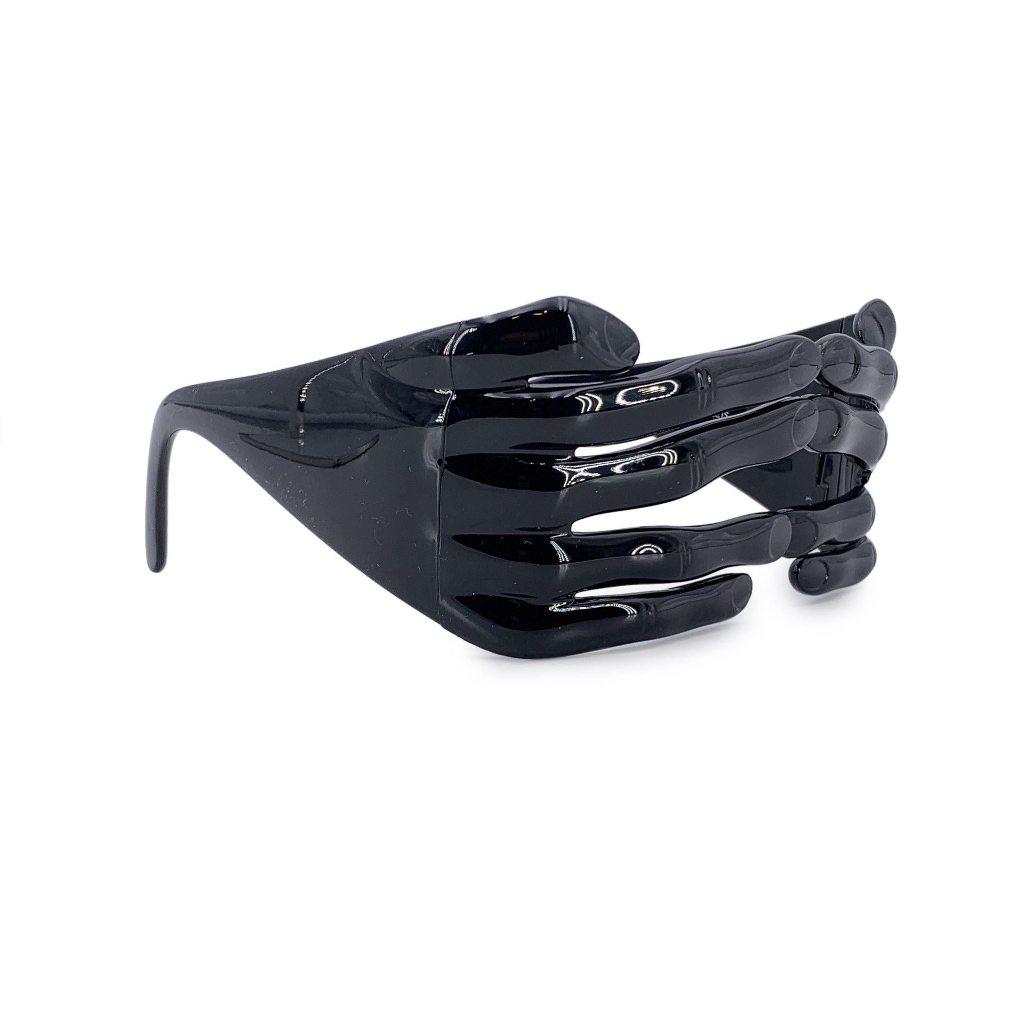 Jeremy Scott by Linda Farrow Schwarze JS/HANDS/1 Hands-Sonnenbrille im Zustand „Hervorragend“ im Angebot in Rome, Rome