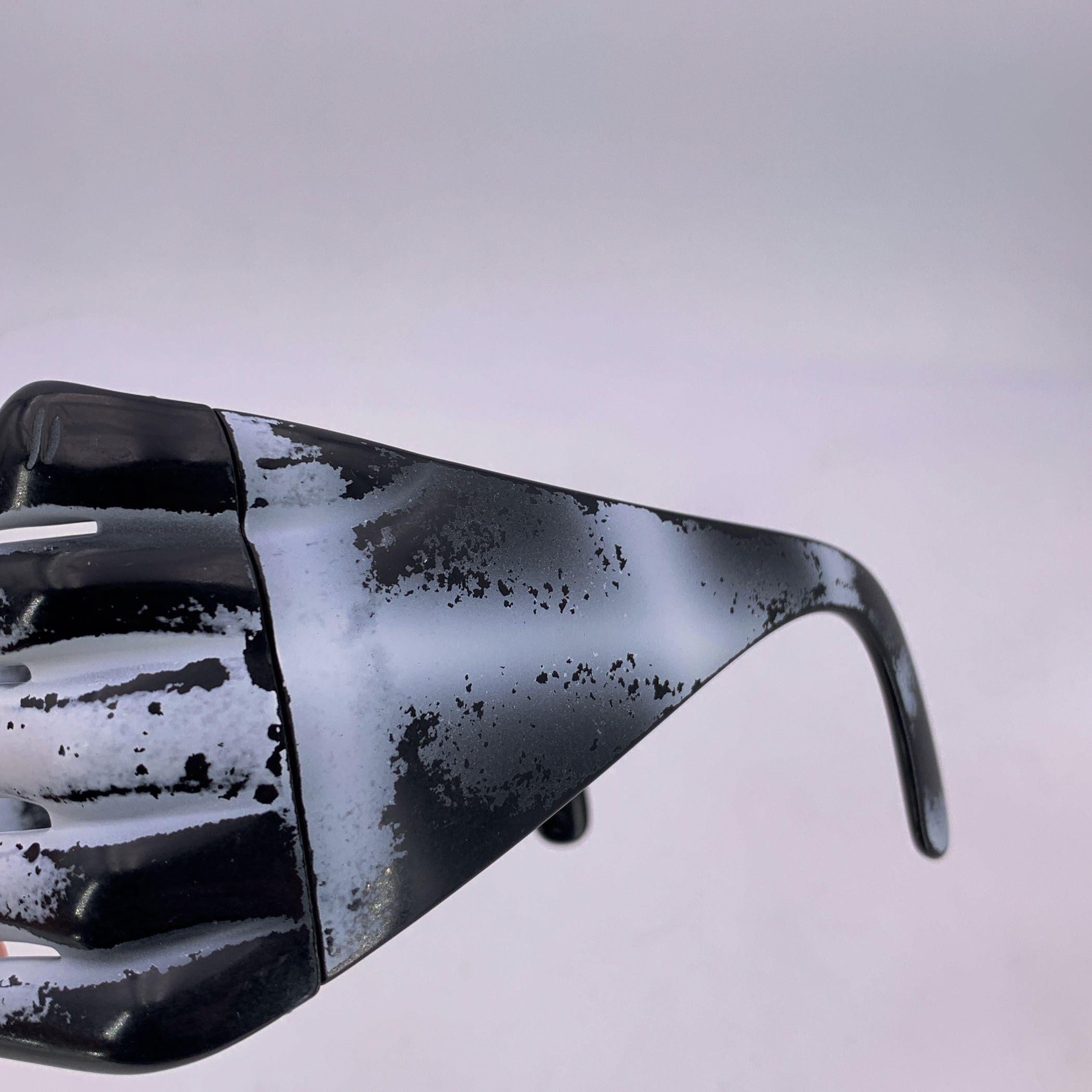 da uomo o donna Occhiali da sole Jeremy Scott by Linda Farrow Nero Bianco JS/HANDS/6 Hands in vendita