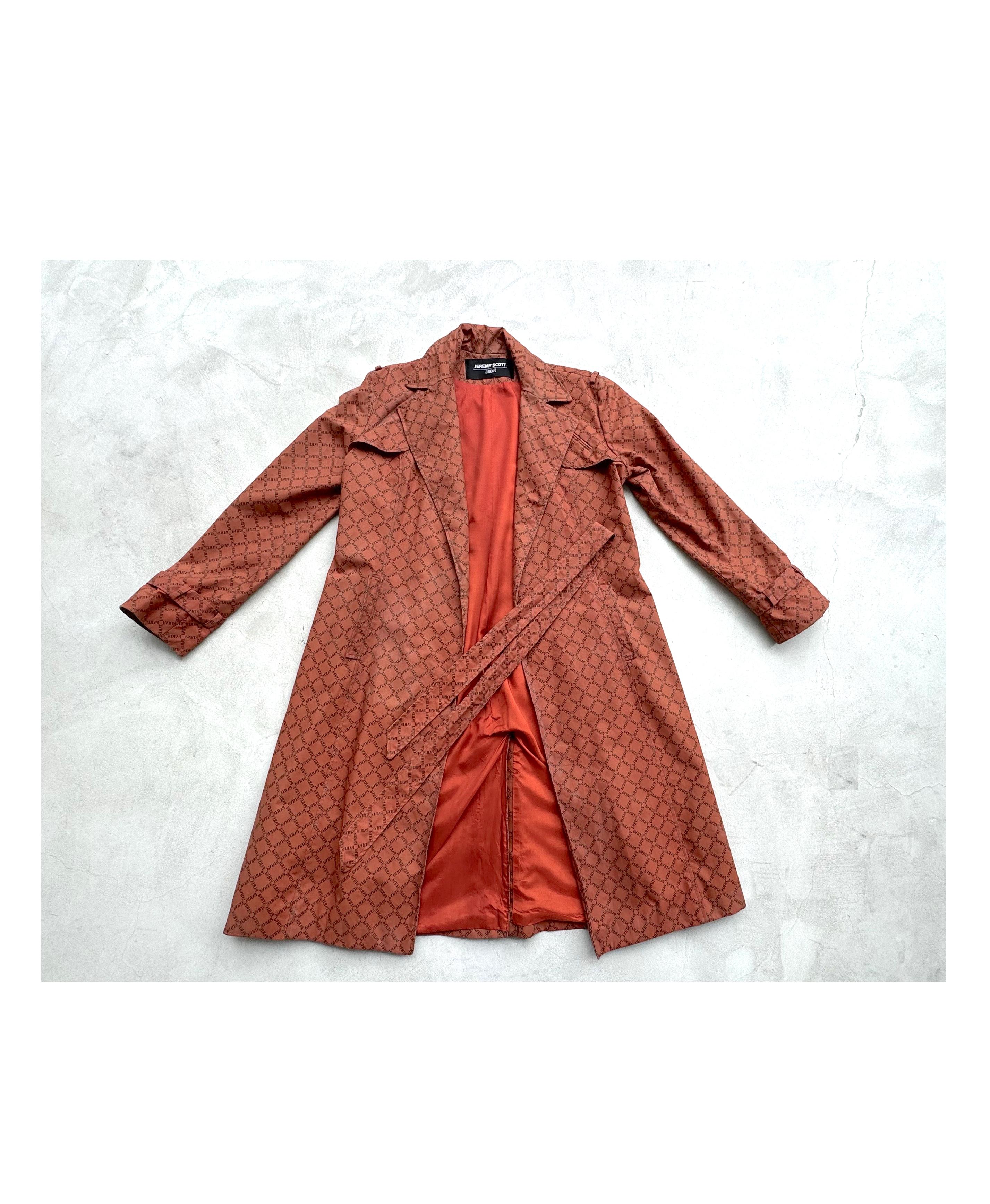 Collection'S di Jeremy Scott Collezione Autunno 2000 Trench sartoriale stampato invertito a Parigi in vendita 6