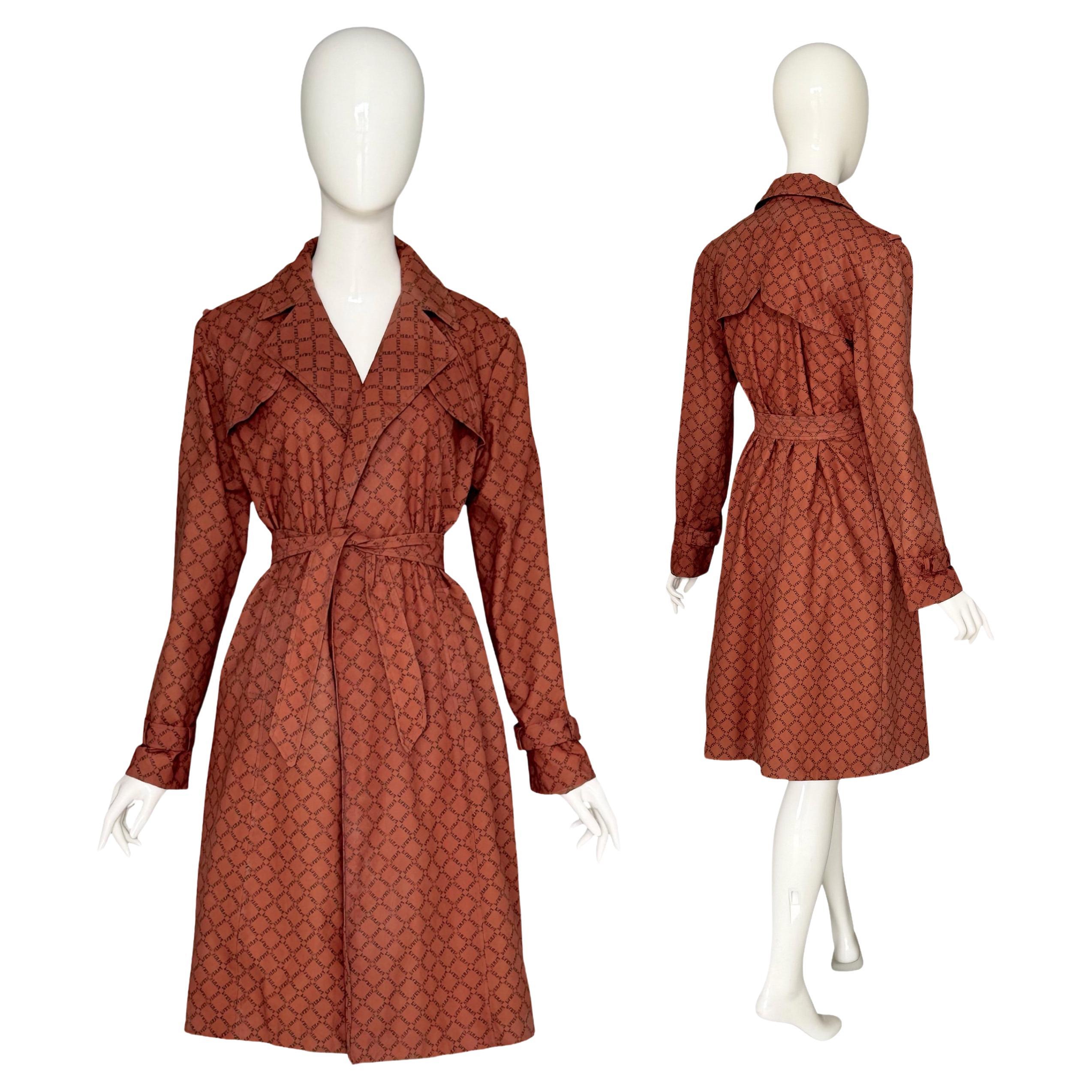 Collection'S di Jeremy Scott Collezione Autunno 2000 Trench sartoriale stampato invertito a Parigi in vendita