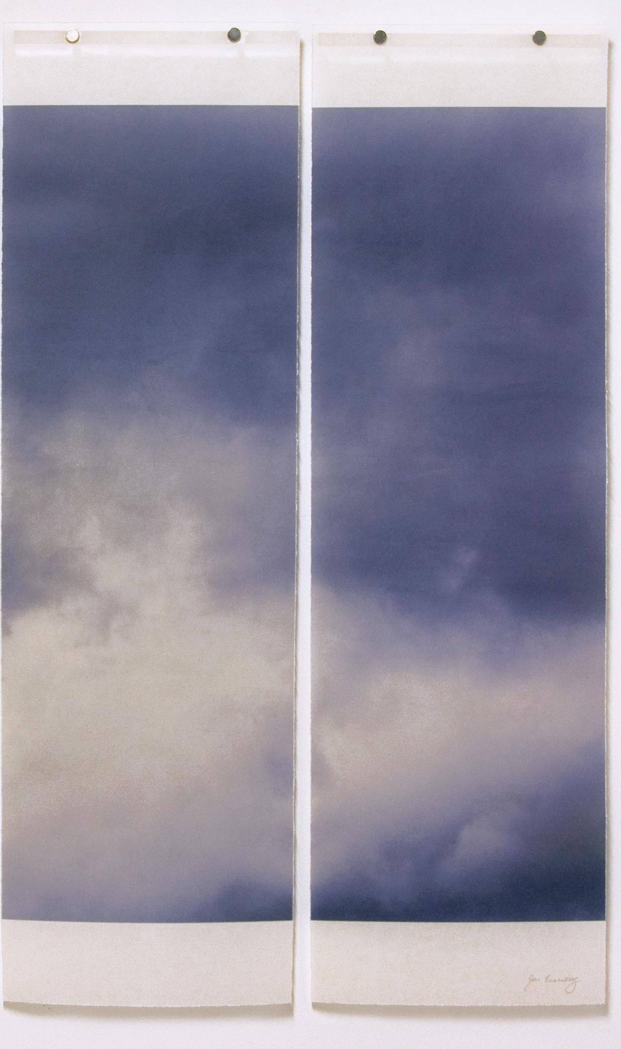 Songs of the Sky 14 (Photographie de paysage abstrait en couleur de nuages et de ciel bleu) - Gris Abstract Photograph par Jeri Eisenberg
