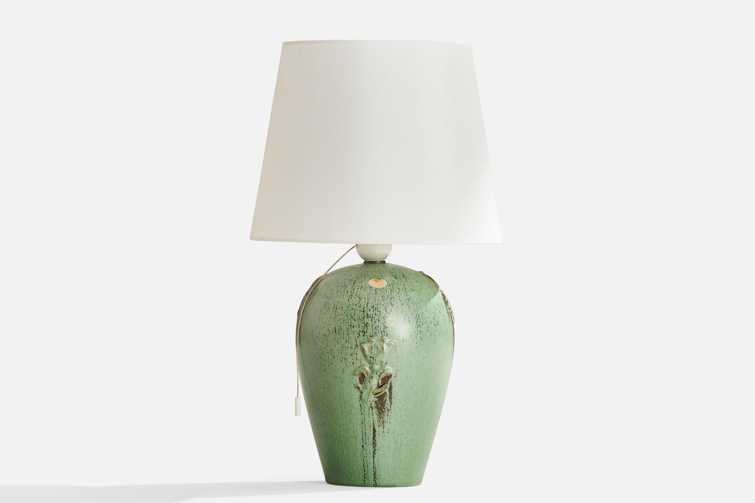 Lampe de table en céramique émaillée verte conçue par Jerk Werkmäster et produite par Nittsjö, Suède, vers les années 1930.

Dimensions de la lampe (pouces) : 12.25