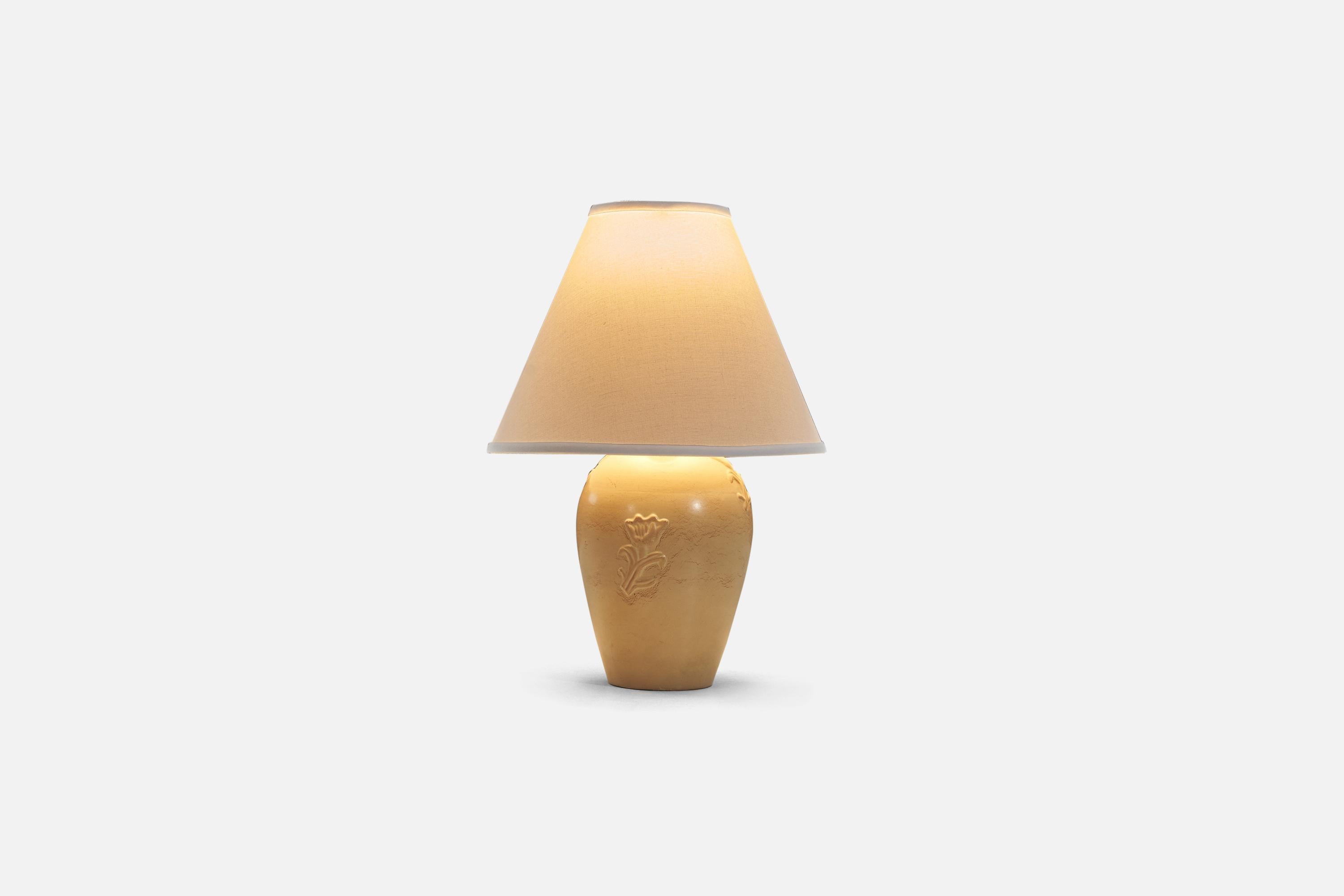 Scandinavian Modern Jerk Werkmäster, Table Lamp, Cream-Glazed Earthenware, Nittsjö, Sweden, c. 1940s For Sale