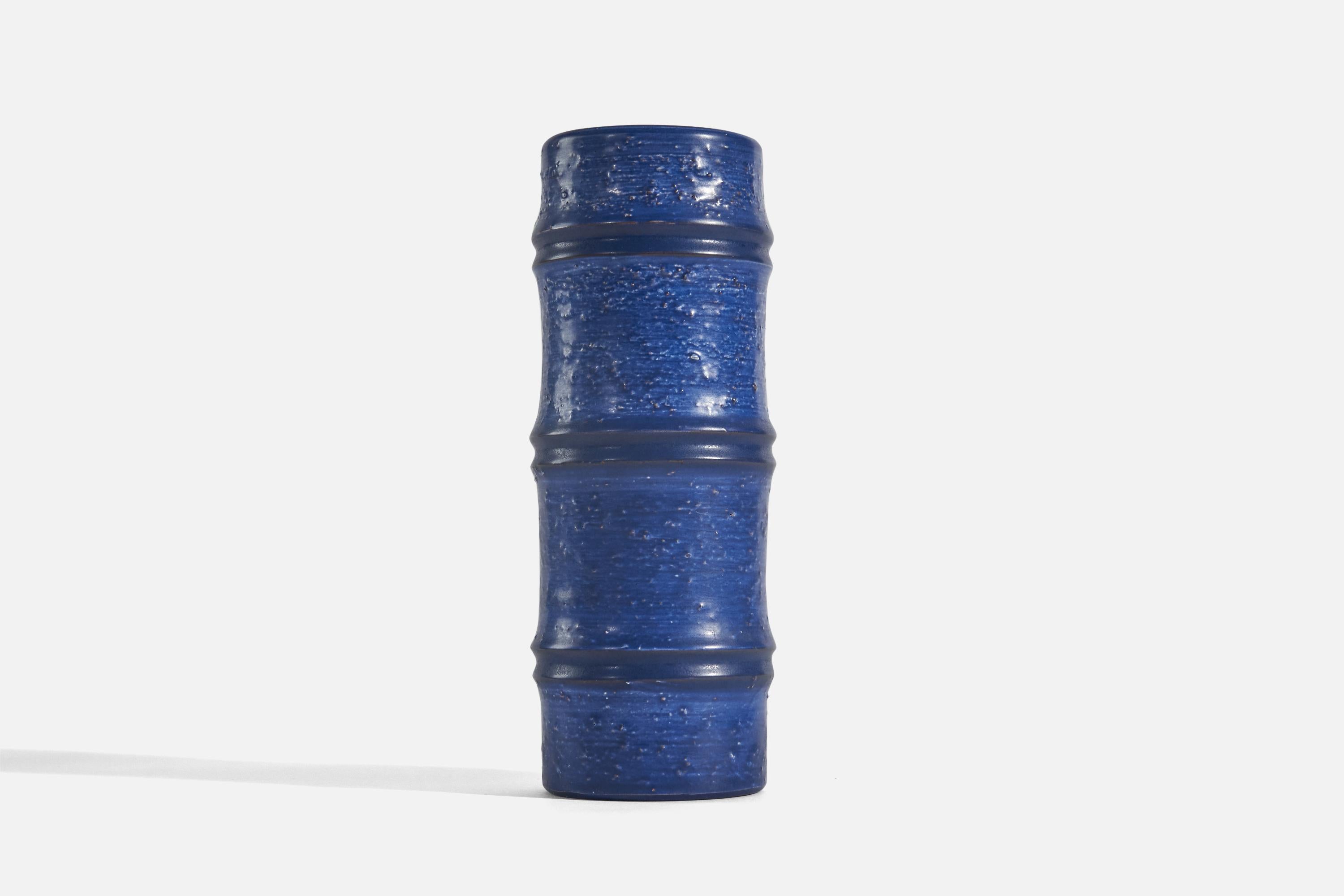 Scandinavian Modern Jerk Werkmäster, Vase, Blue-Glazed Earthenware, Nittsjö, Sweden, 1940s For Sale
