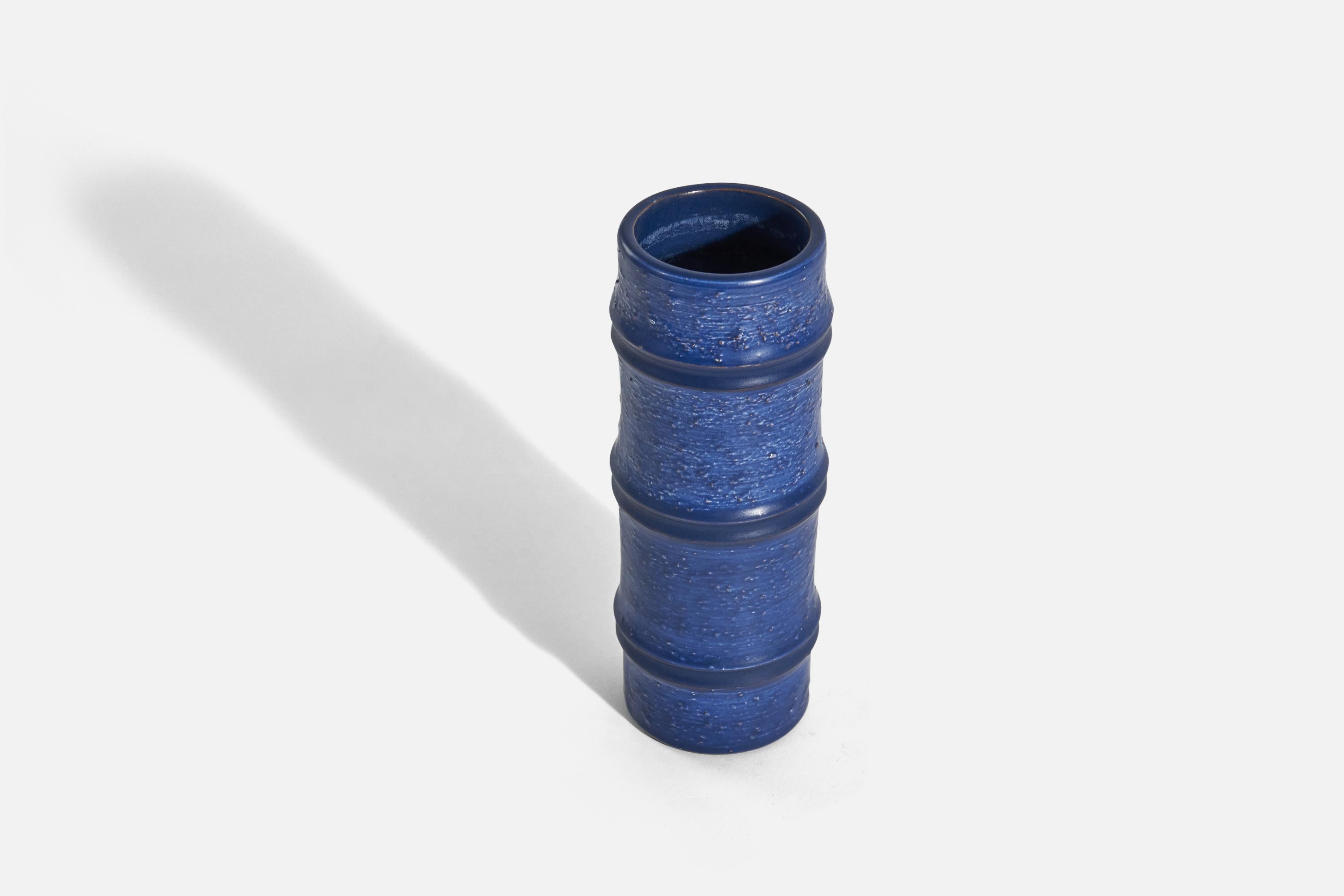 Jerk Werkmäster, Vase, Blue-Glazed Earthenware, Nittsjö, Sweden, 1940s In Good Condition For Sale In High Point, NC