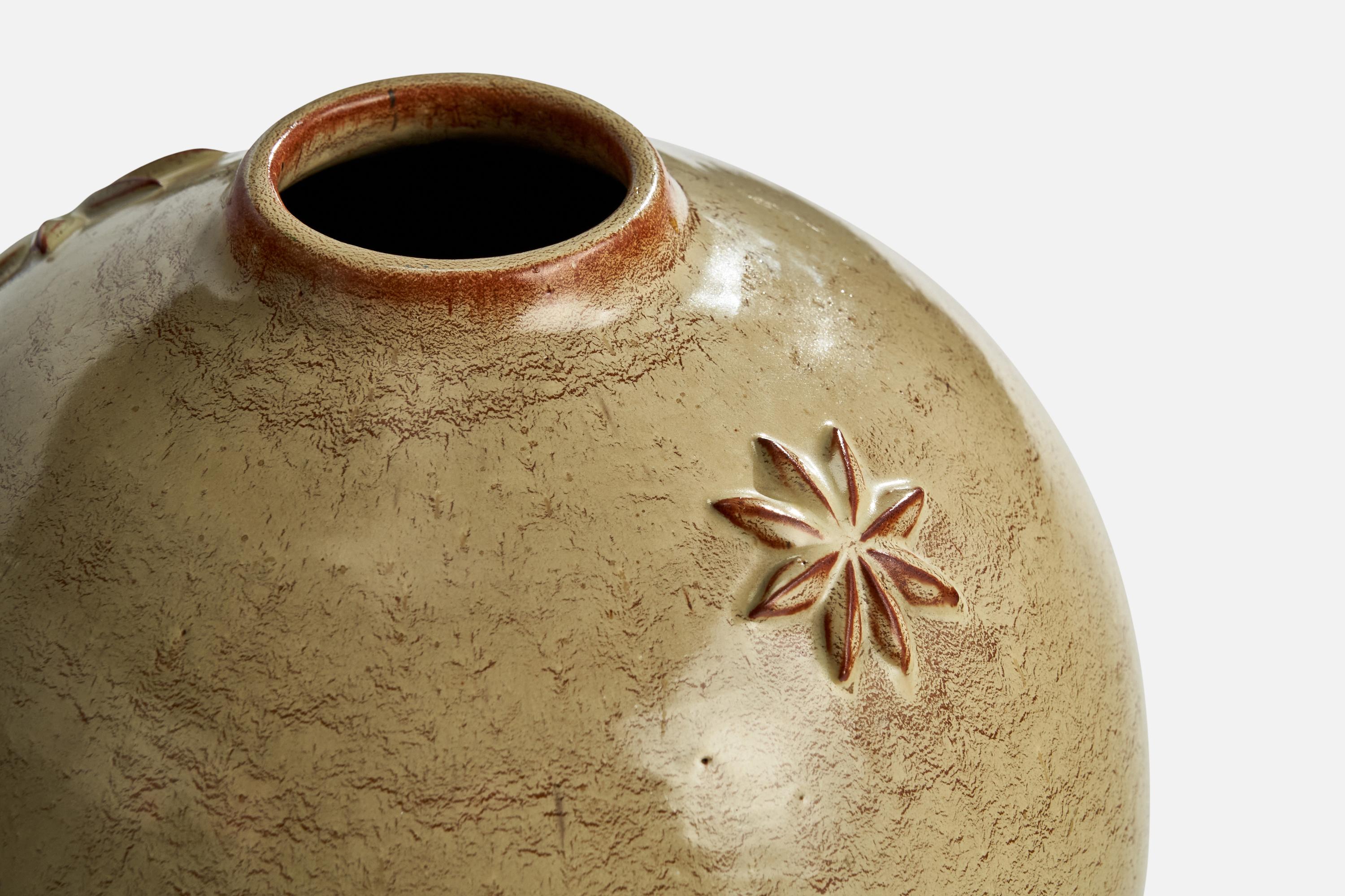Jerk Werkmäster, Vase, Ceramic, Sweden, 1930s In Good Condition For Sale In High Point, NC