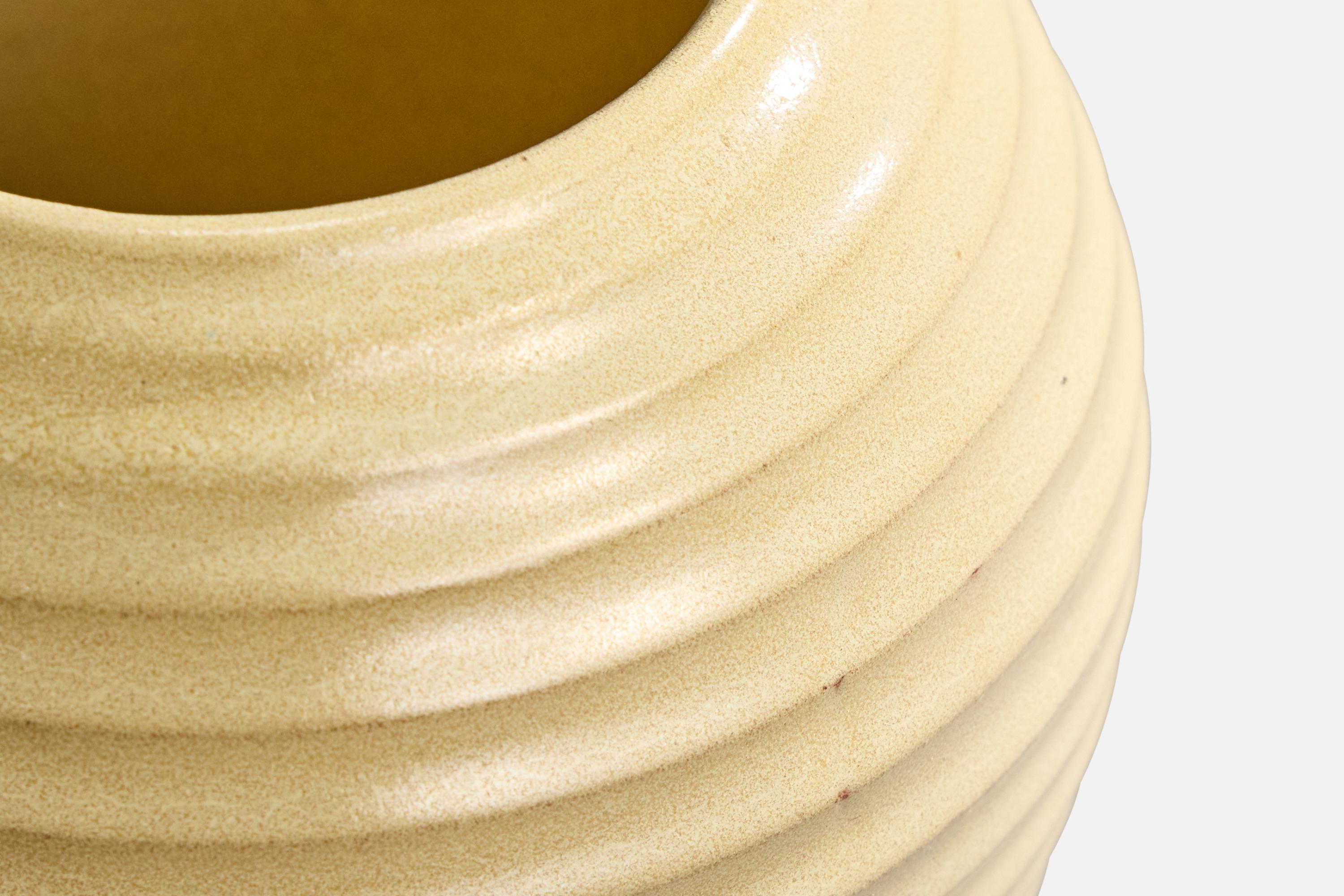 Jerk Werkmäster, Vase, Ceramic, Sweden, 1930s In Good Condition For Sale In High Point, NC