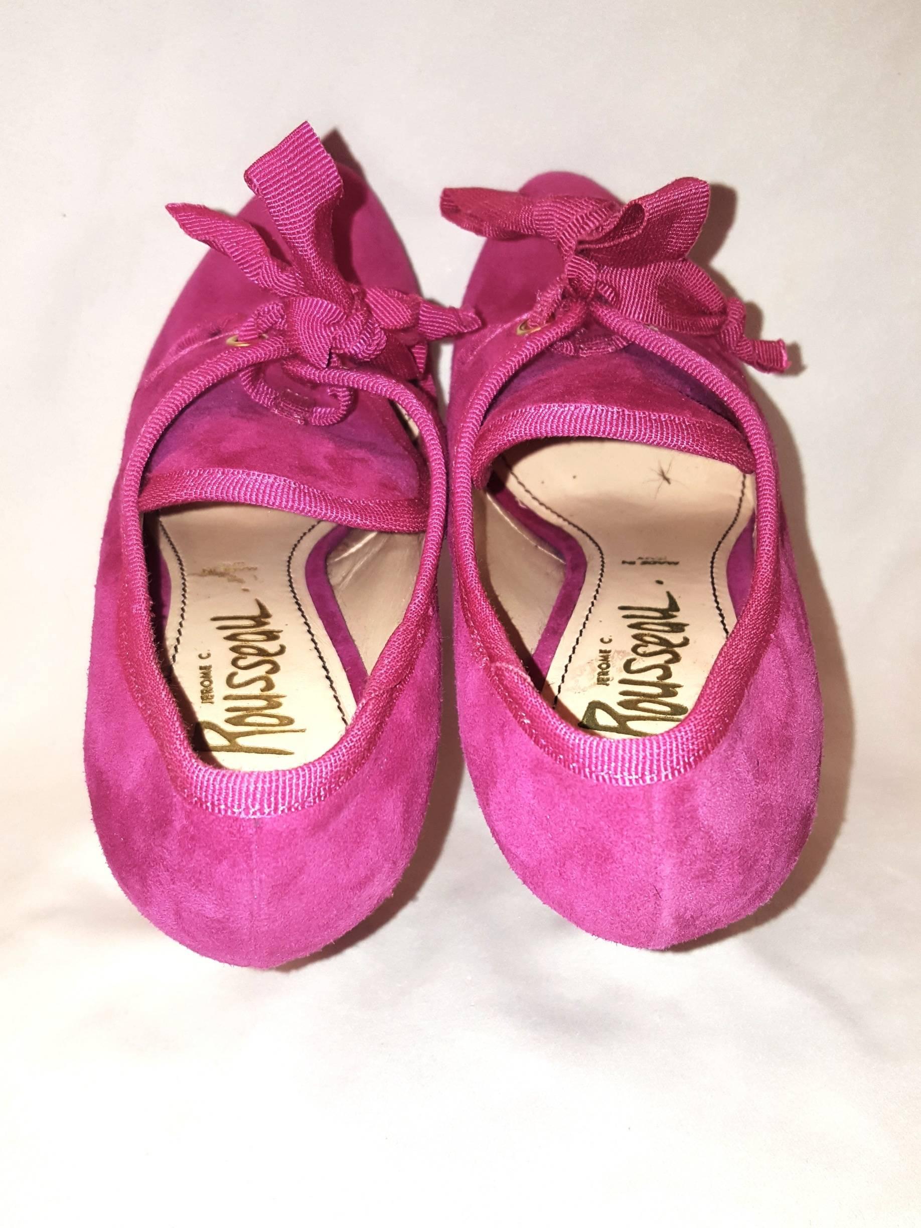 Jerome C. Rousseau Fuchia Suede Pumps with Bow Closure In Excellent Condition For Sale In Palm Beach, FL