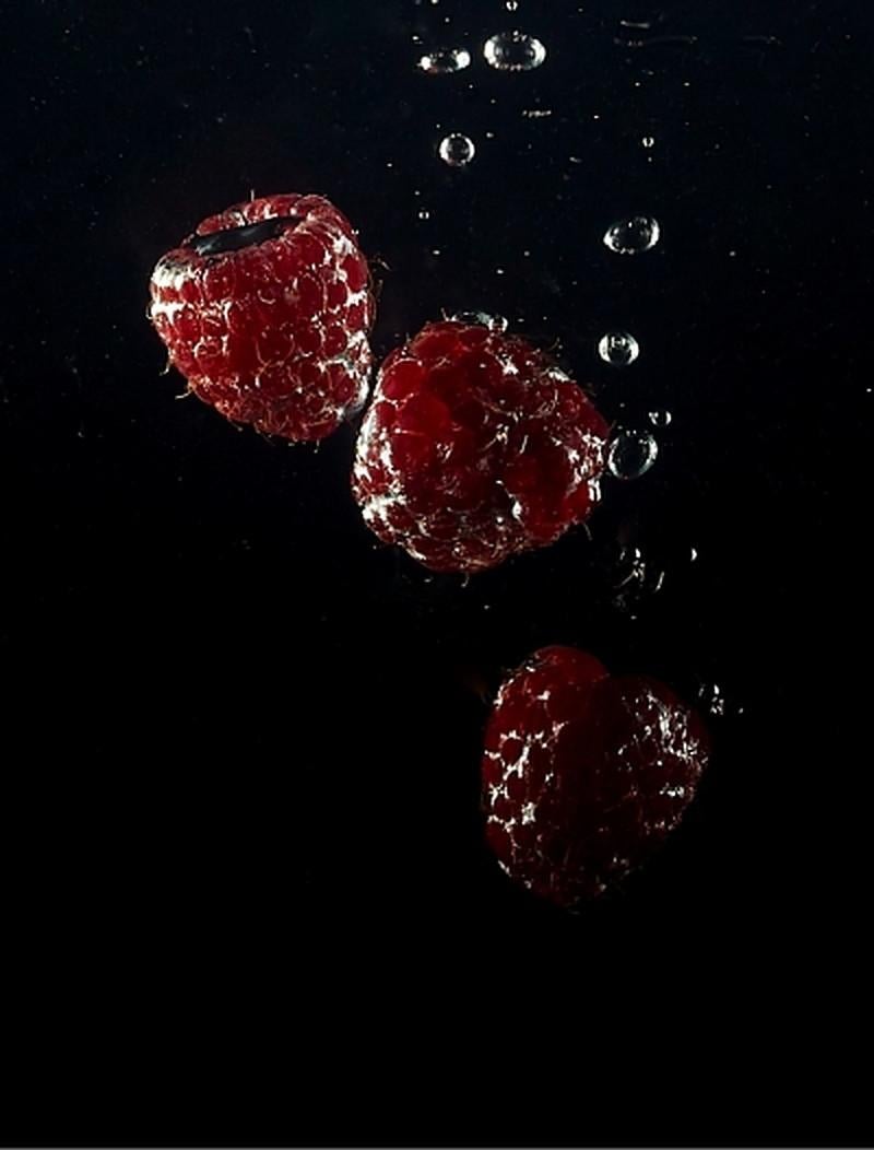 Jerome GRILHOT Still-Life Photograph -  L'Elegance "Framboise" 