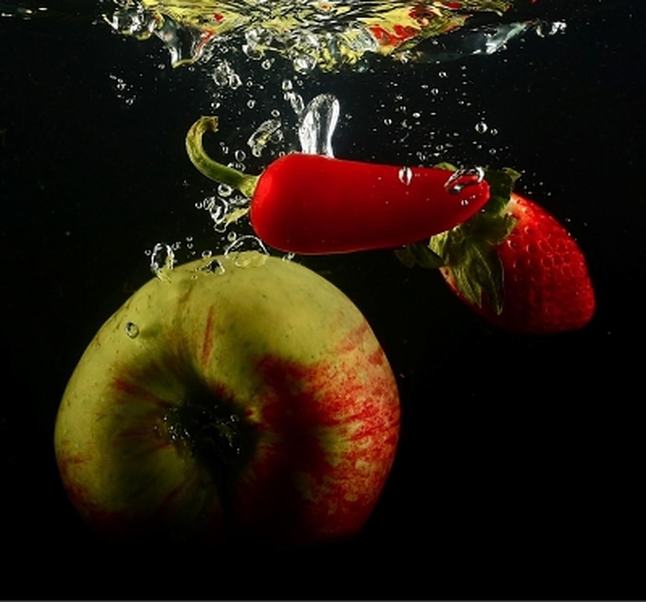 Jerome GRILHOT Still-Life Photograph -  Sweet and Spicy (Pomme Jaune, Fraise, et Piment) 