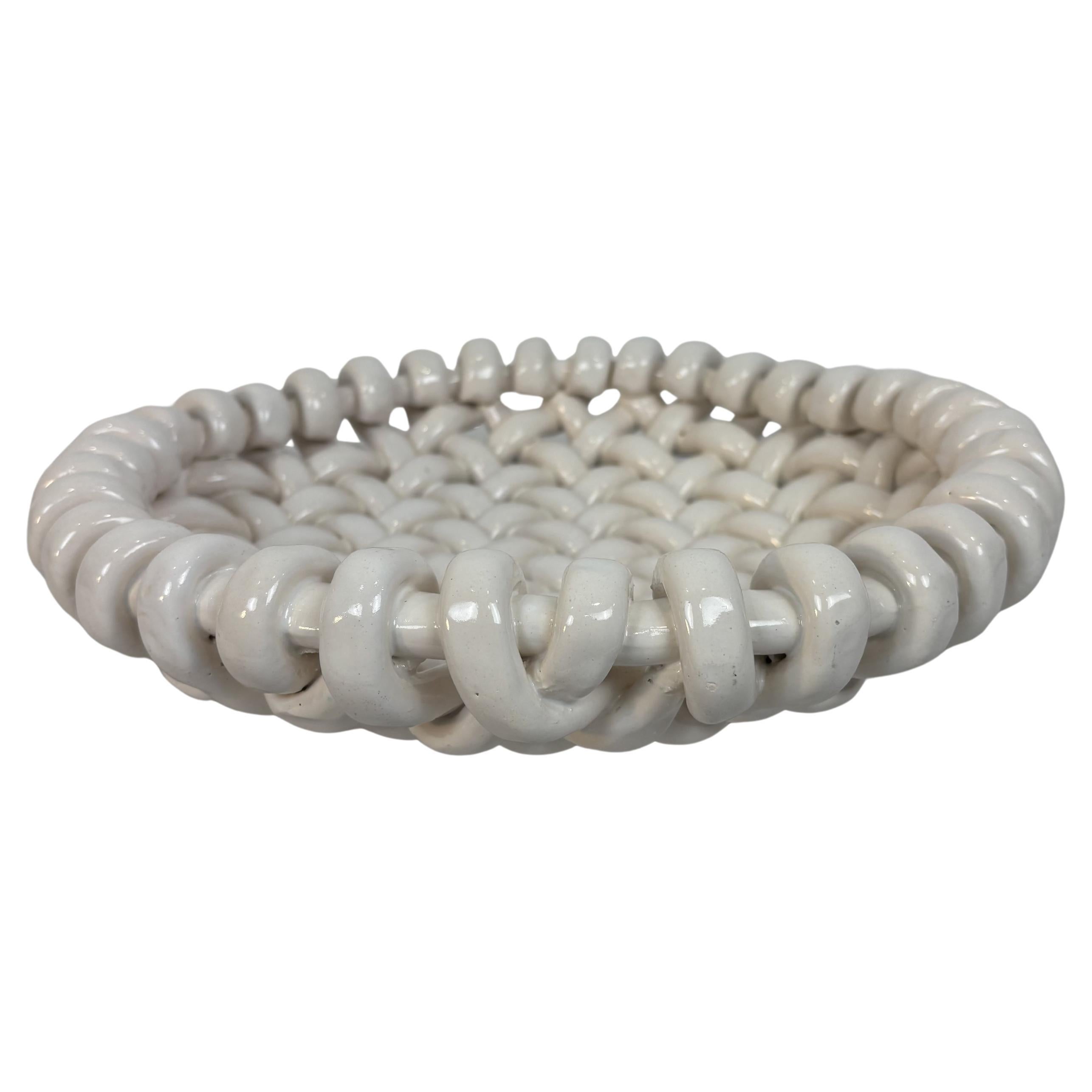 Jérôme Massier (1850-1016), Vallauris, Grande cestino traforato in ceramica bianca