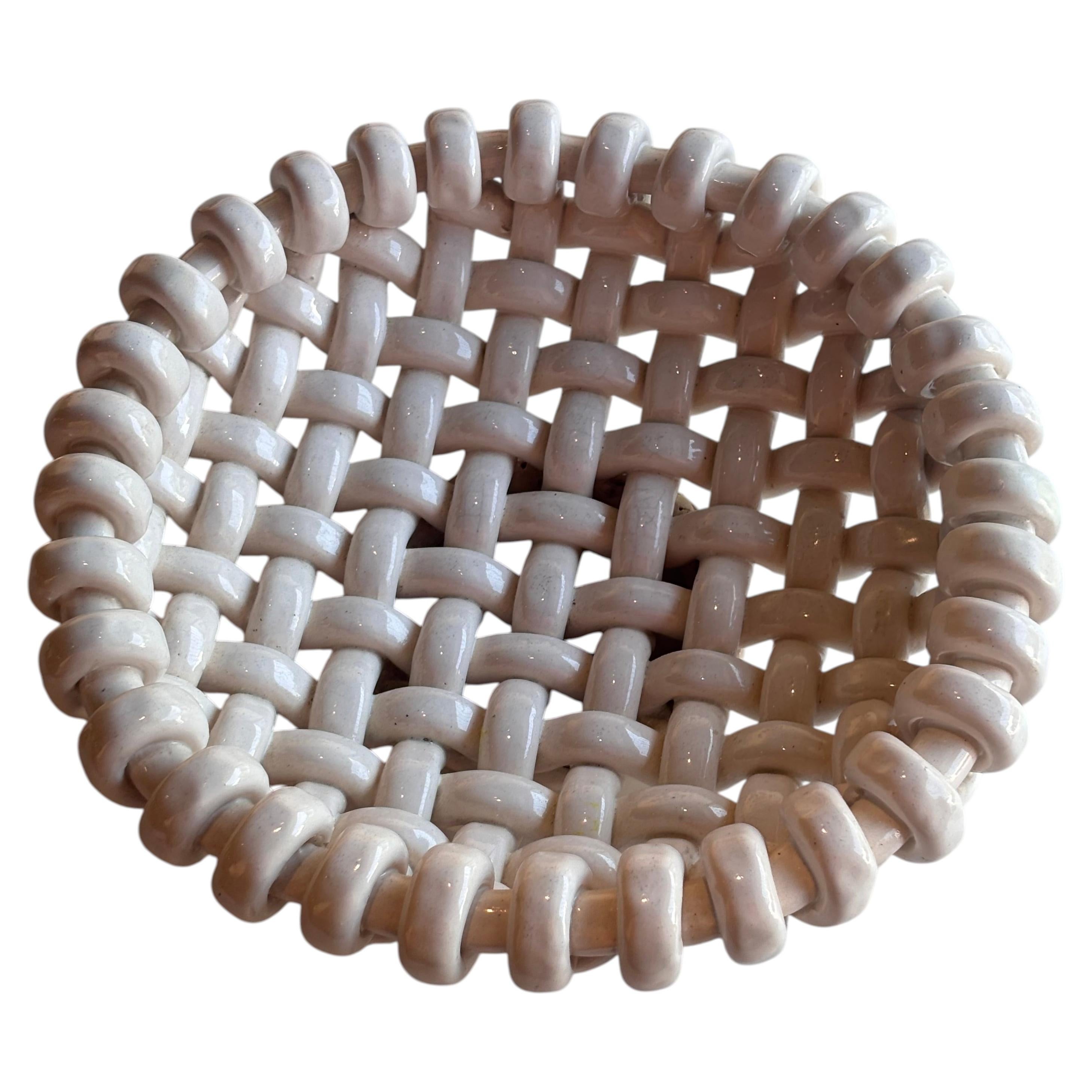 Jerome Massier - Corbeille tressée en céramique blanche For Sale