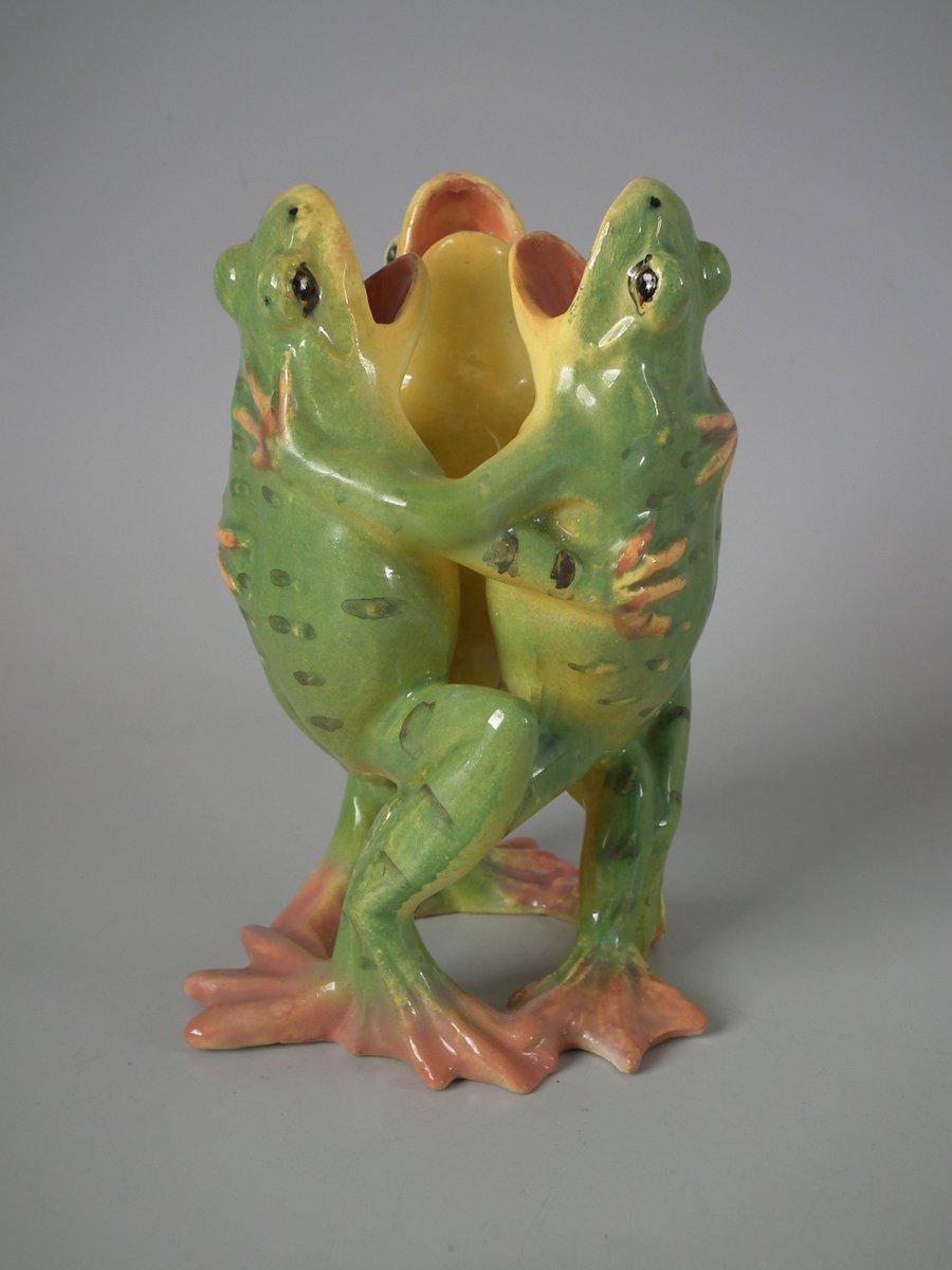 dancing frogs vase