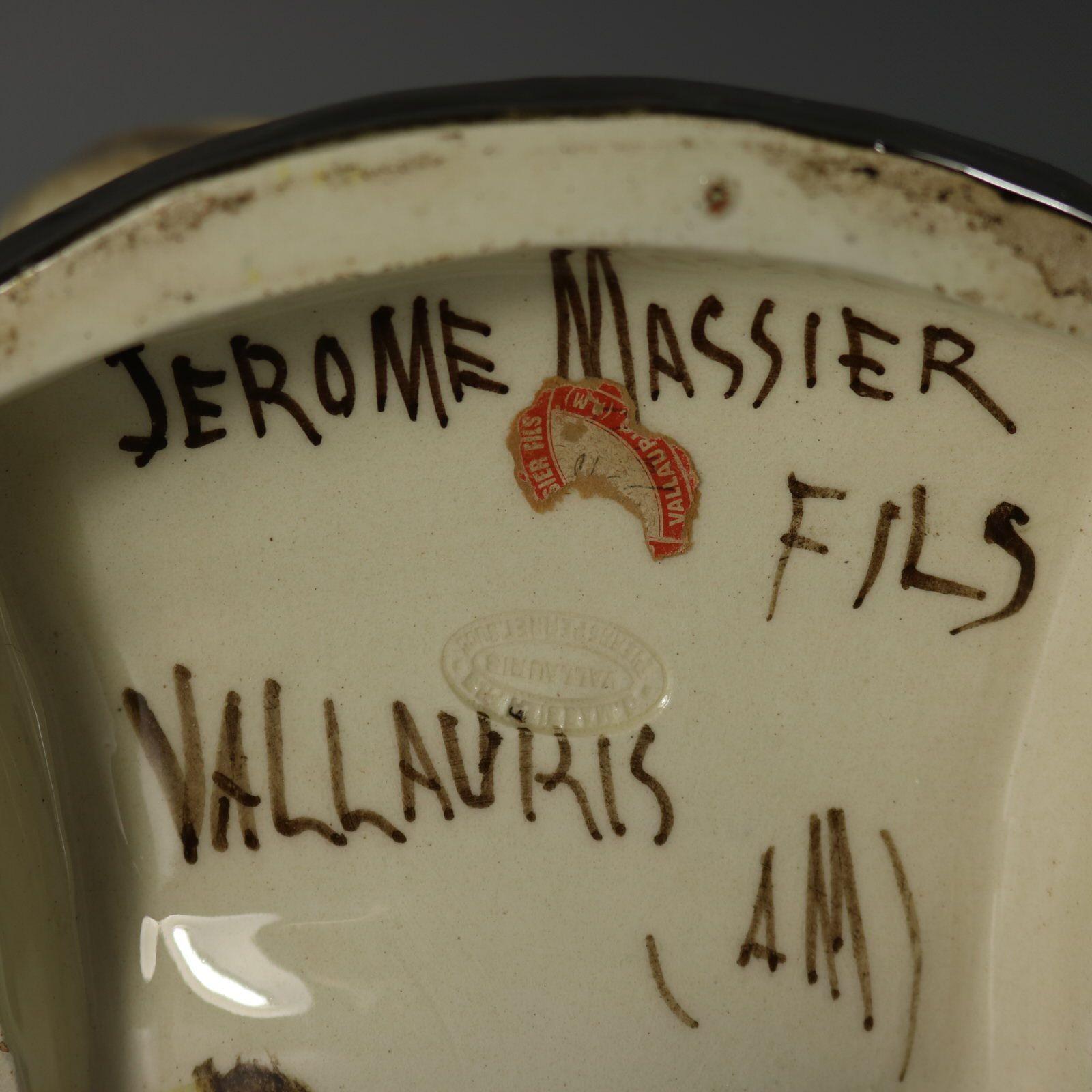 Vaso con cane da caccia in maiolica Jerome Massier Fils in vendita 7