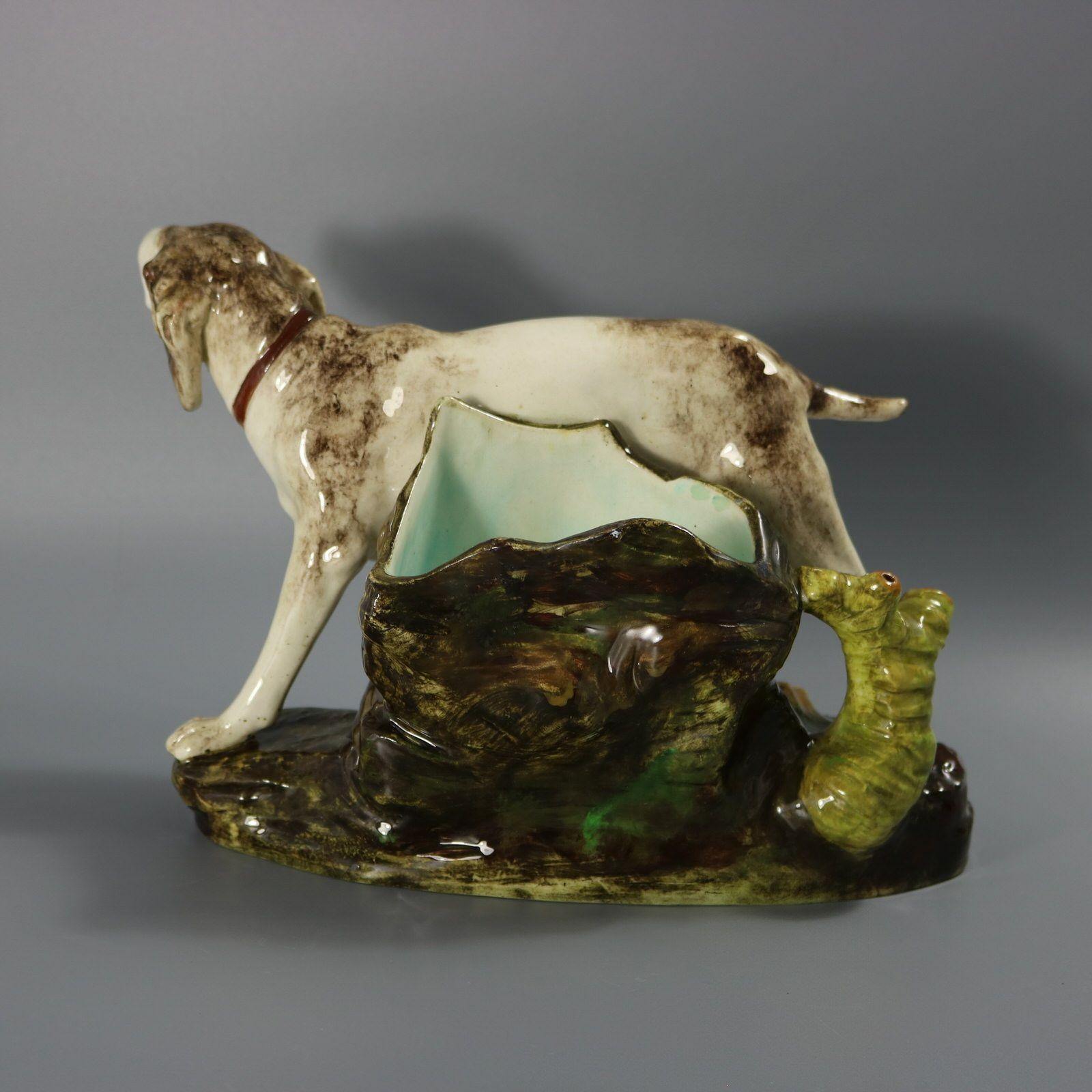 Majolica Vaso con cane da caccia in maiolica Jerome Massier Fils in vendita