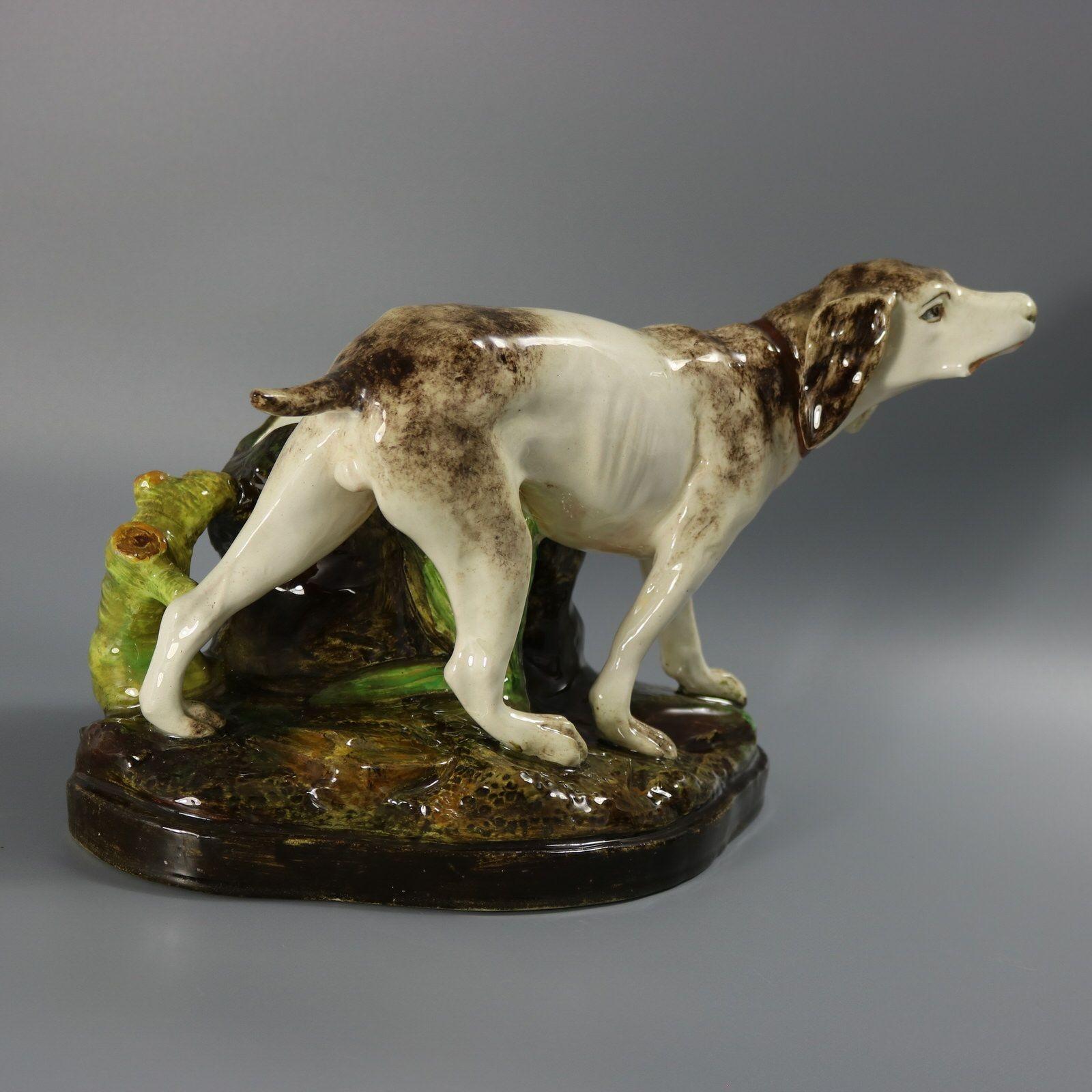 Vaso con cane da caccia in maiolica Jerome Massier Fils in vendita 3