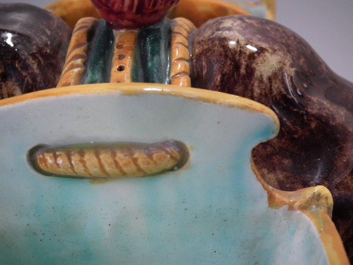 Figura di cammello in maiolica con cesti di Jerome Massier in vendita 3