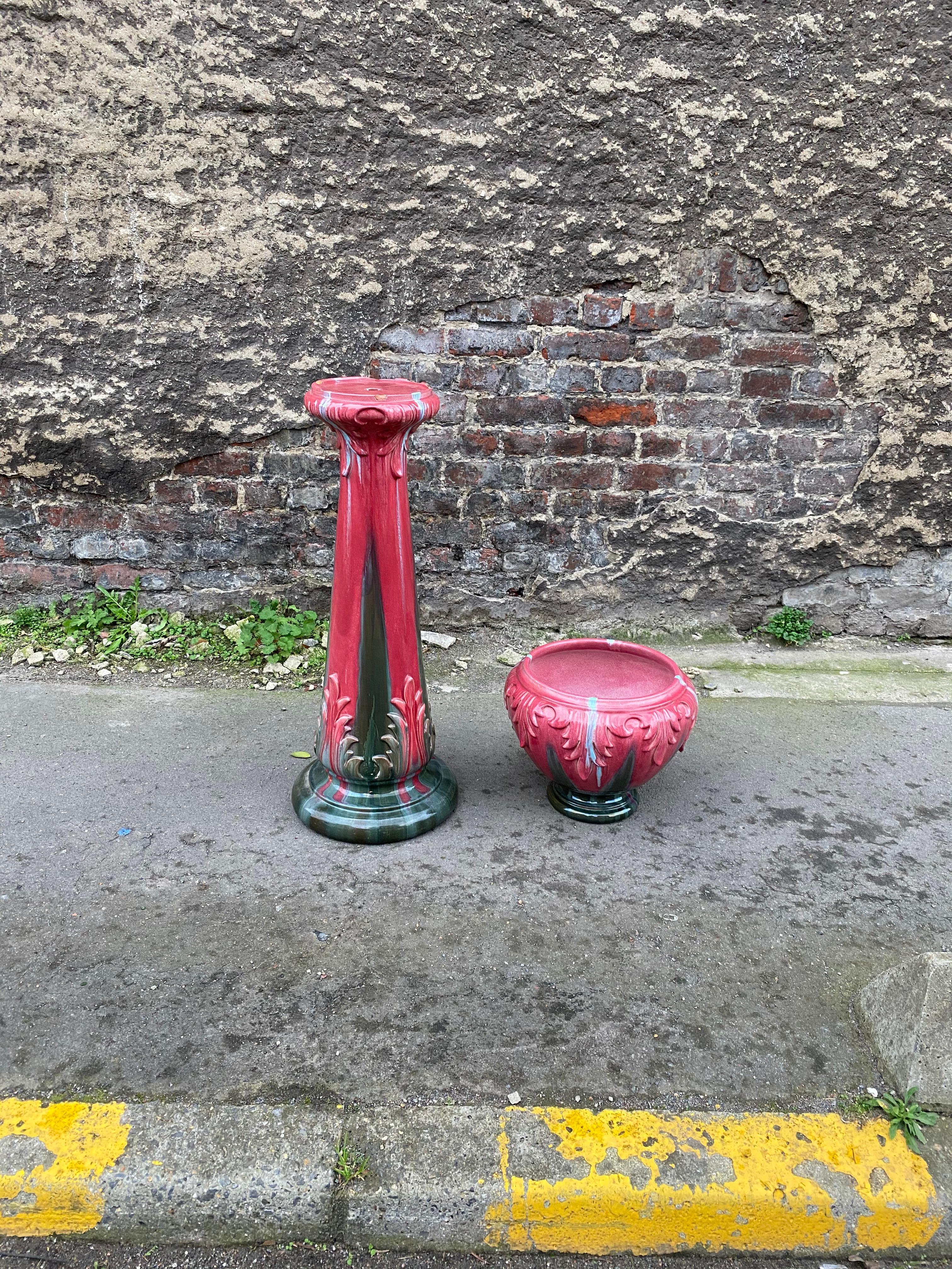 Jerome Massier, pedestal and its Art Nouveau ceramic flowerpot, Vallauris, circa 1900
signed.