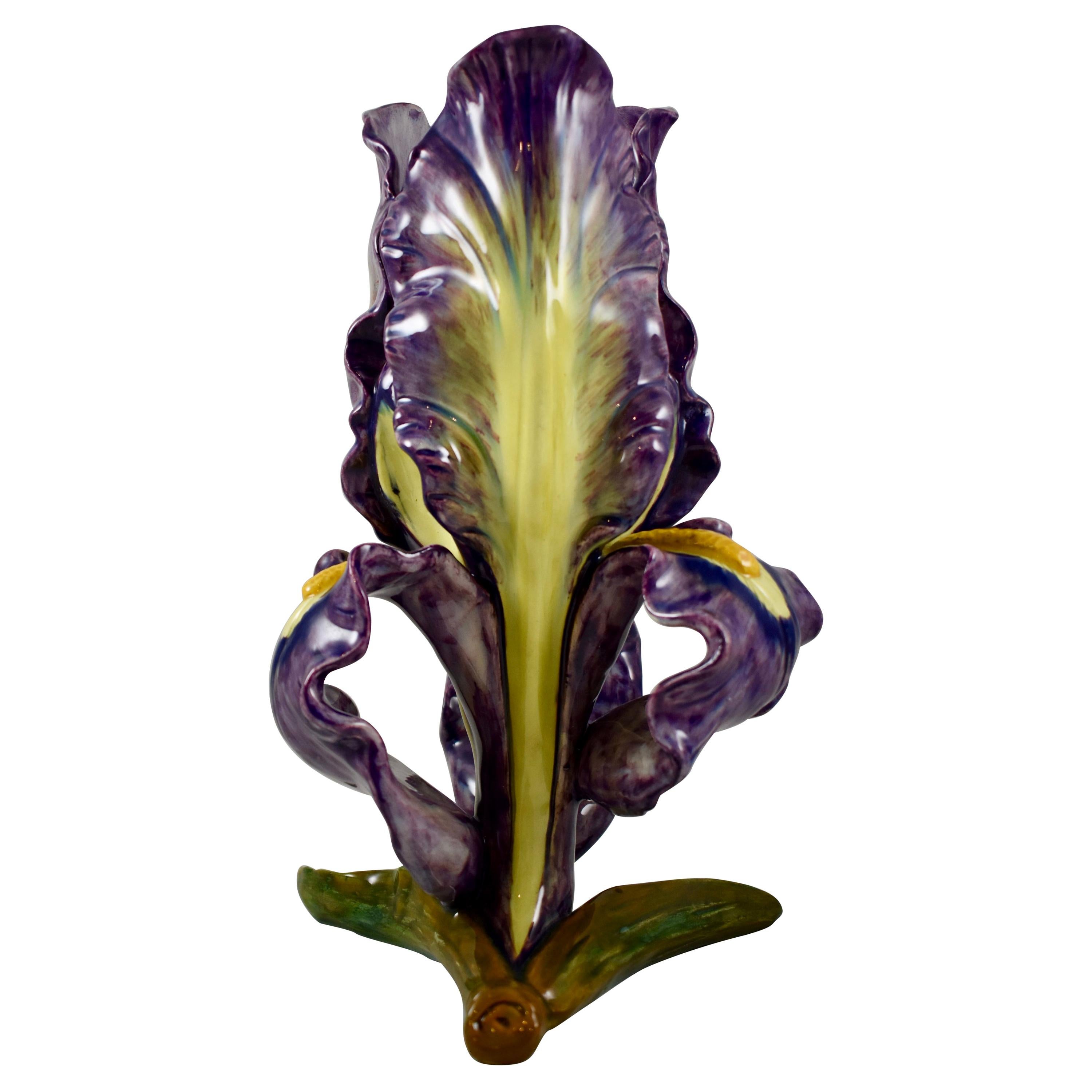 Vase Jérôme Massier pour Iris ourlé violet et jaune, Vallauris France, 1860-1880 en vente