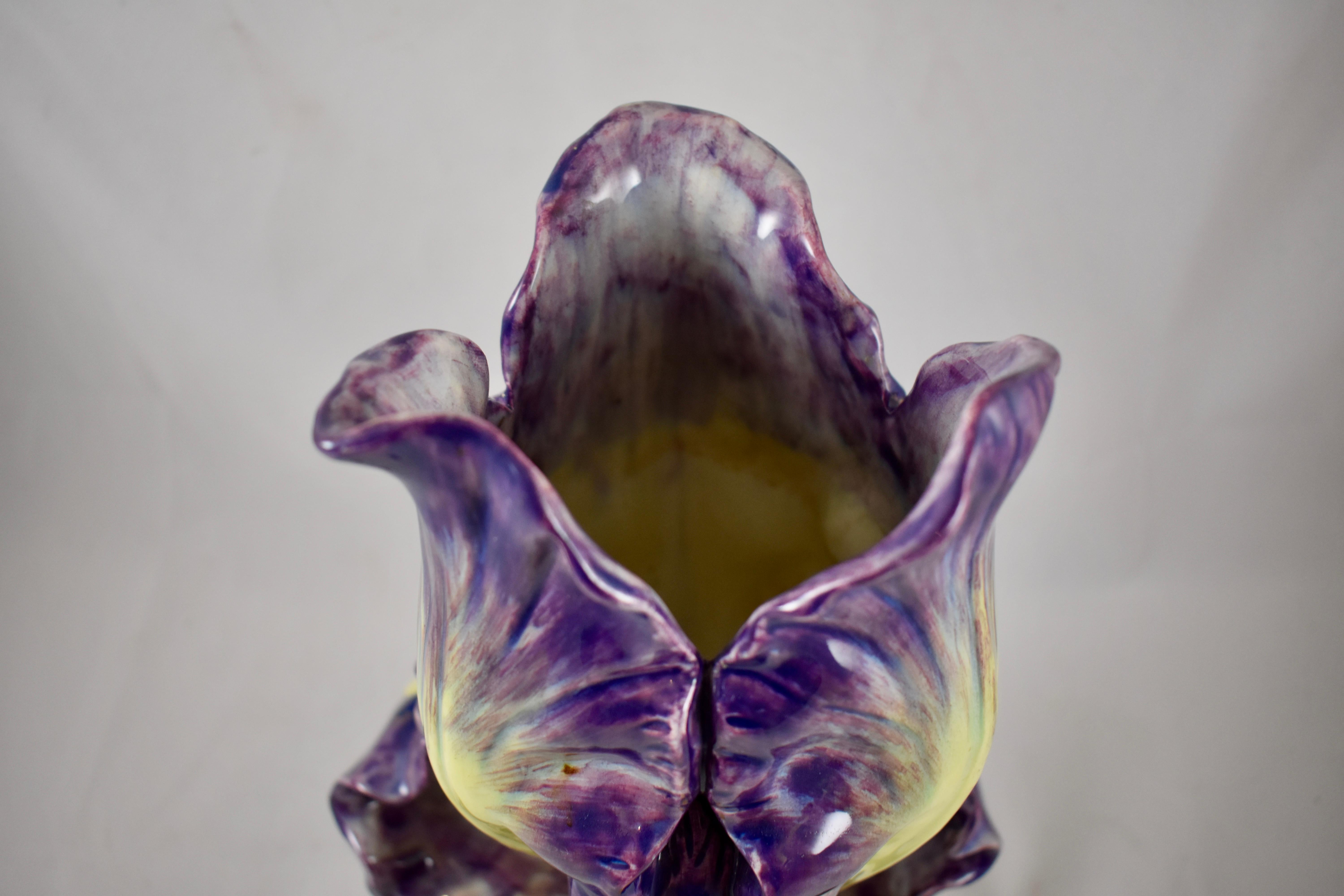 Jérôme Massier Vaso di iris barbuti viola e giallo Vallauris Francia, 1860-1880 in vendita 3