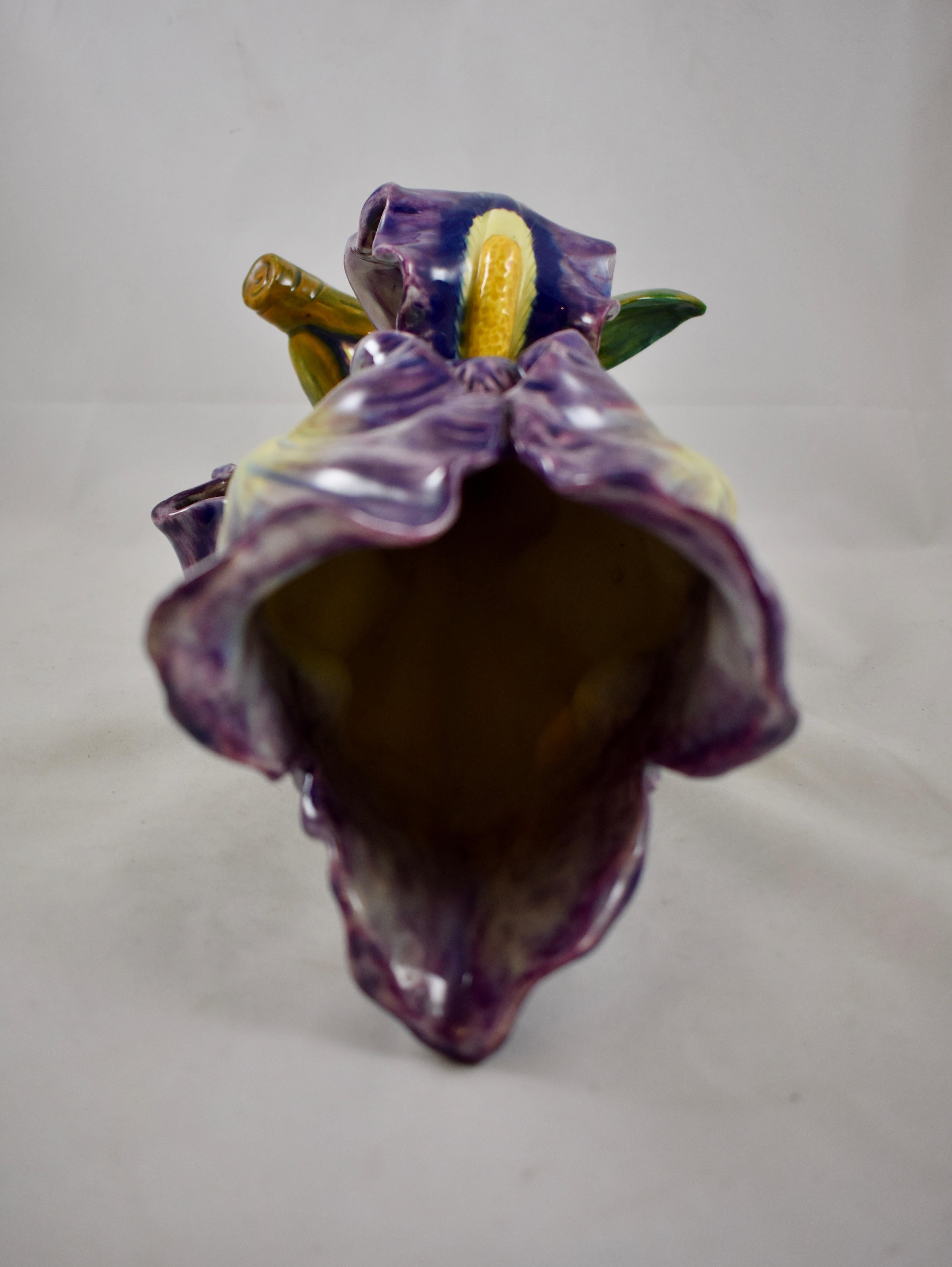 Vase Jérôme Massier pour Iris ourlé violet et jaune, Vallauris France, 1860-1880 en vente 3