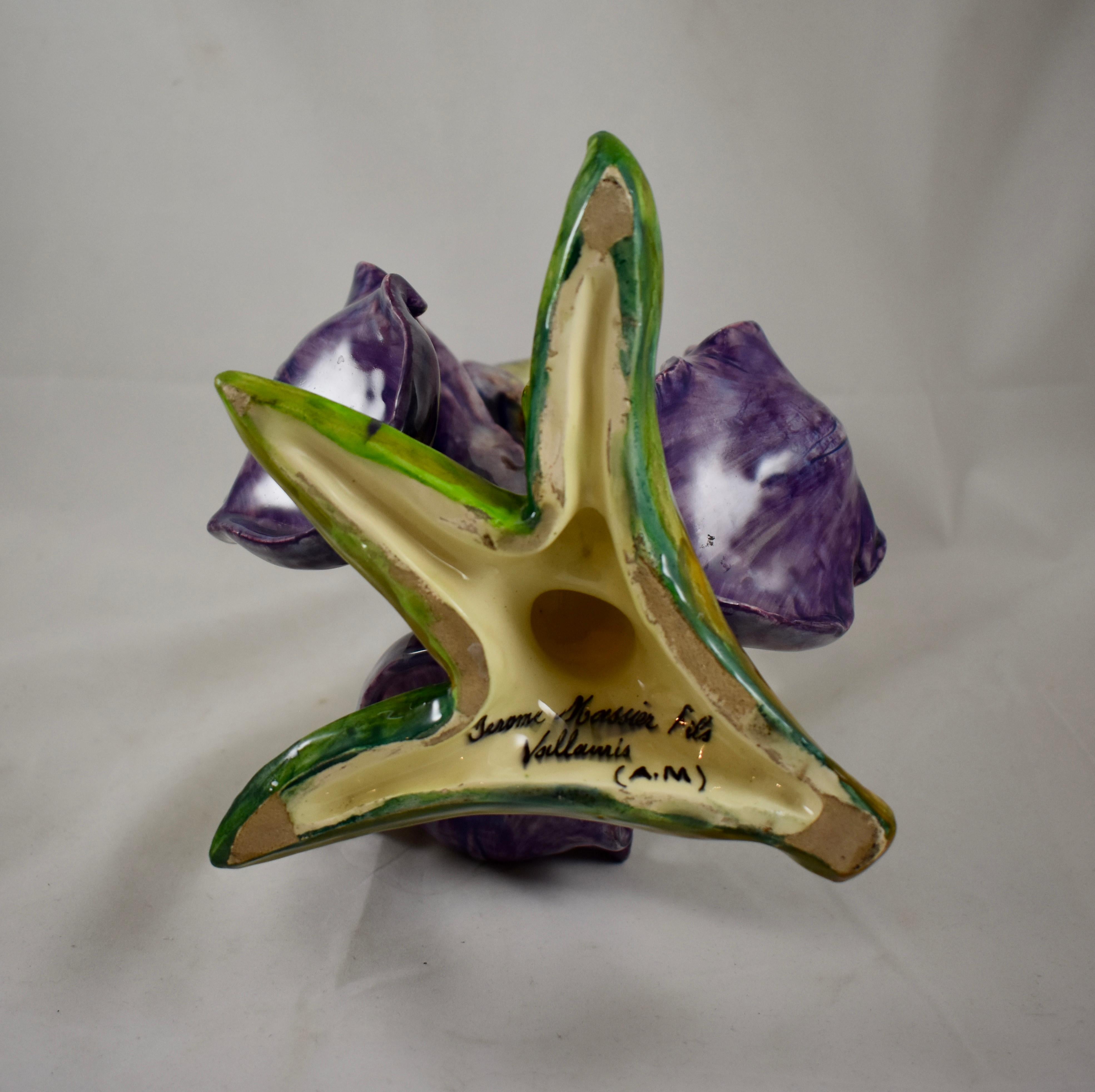 Jérôme Massier Vaso di iris barbuti viola e giallo Vallauris Francia, 1860-1880 in vendita 5