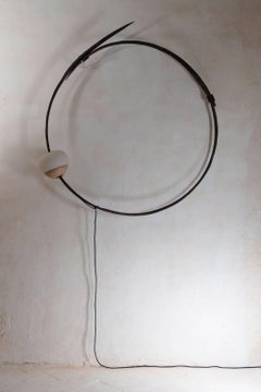 Jérôme Pereira, "Circle", ciondolo a parete in legno e ottone scolpito unico nel suo genere