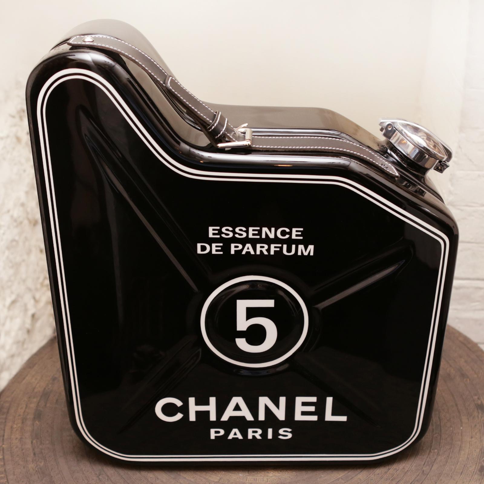 Jerrican Chanel N°5 Black Art Piece in Limited Edition In New Condition In Paris, FR
