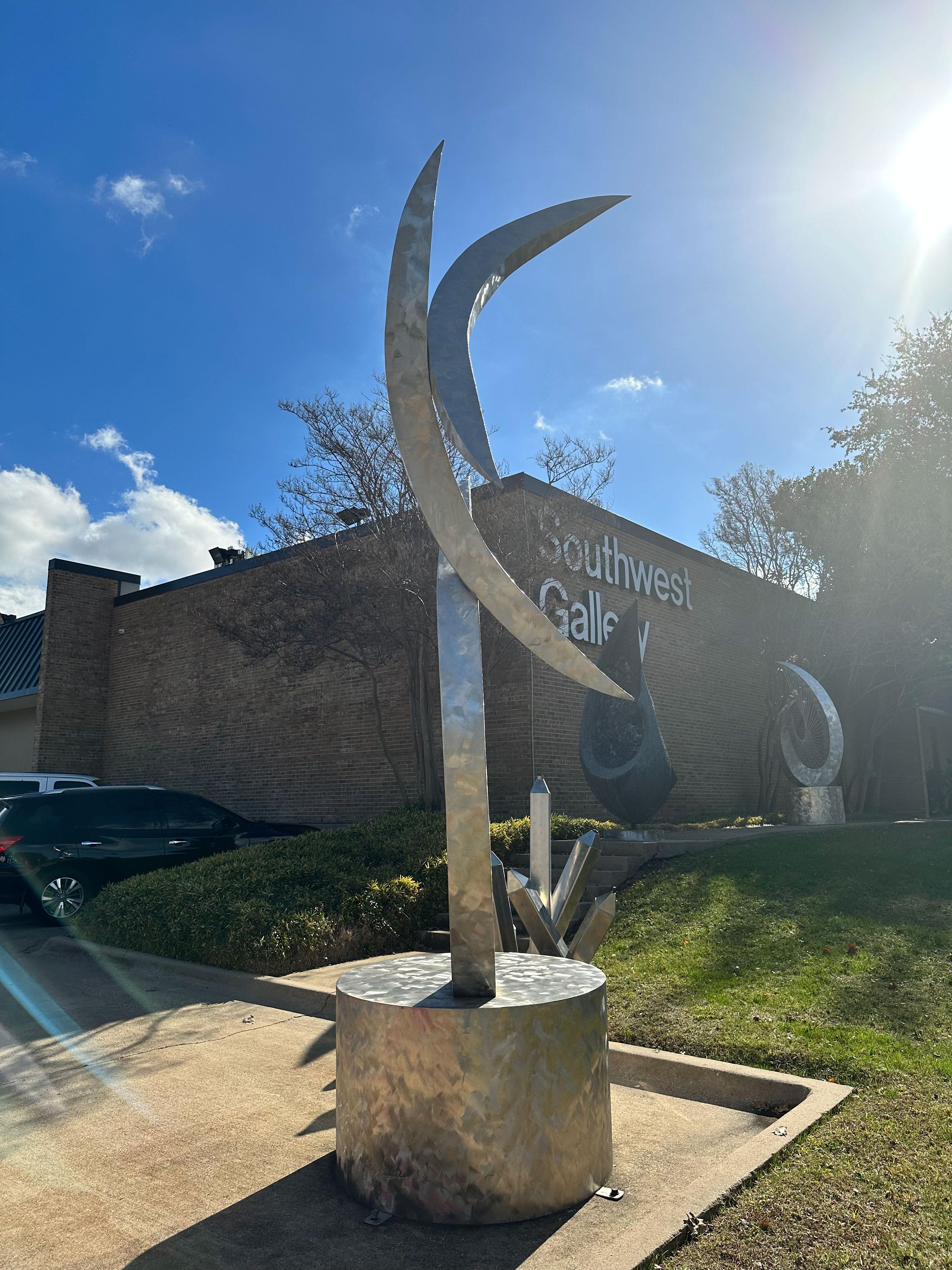 « We Three », Jerry Dane Sanders, sculpture extérieure en acier brossé, 180x72x72 po. en vente 3
