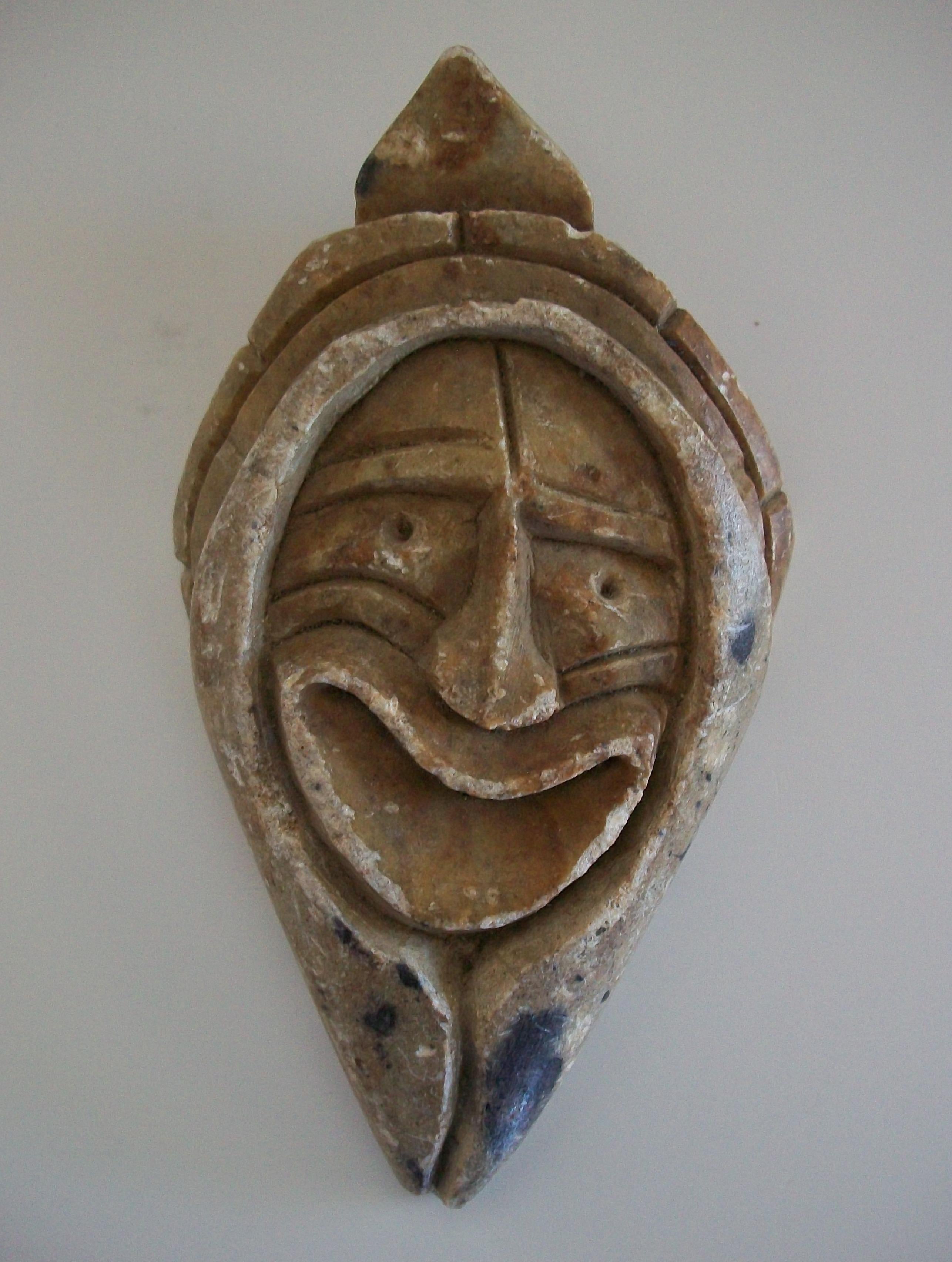 JERRY HENRY - Iroquois Turtle/False Face Soapstone Carving - Canada - Circa 1970 For Sale 4