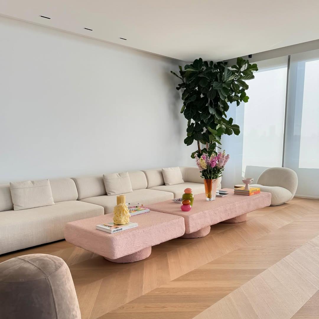 Jerry Niedriger Couchtisch - Indoor-Außenbereich Gelber Beton von Mary-Lynn & Carlo im Zustand „Neu“ im Angebot in Geneve, CH