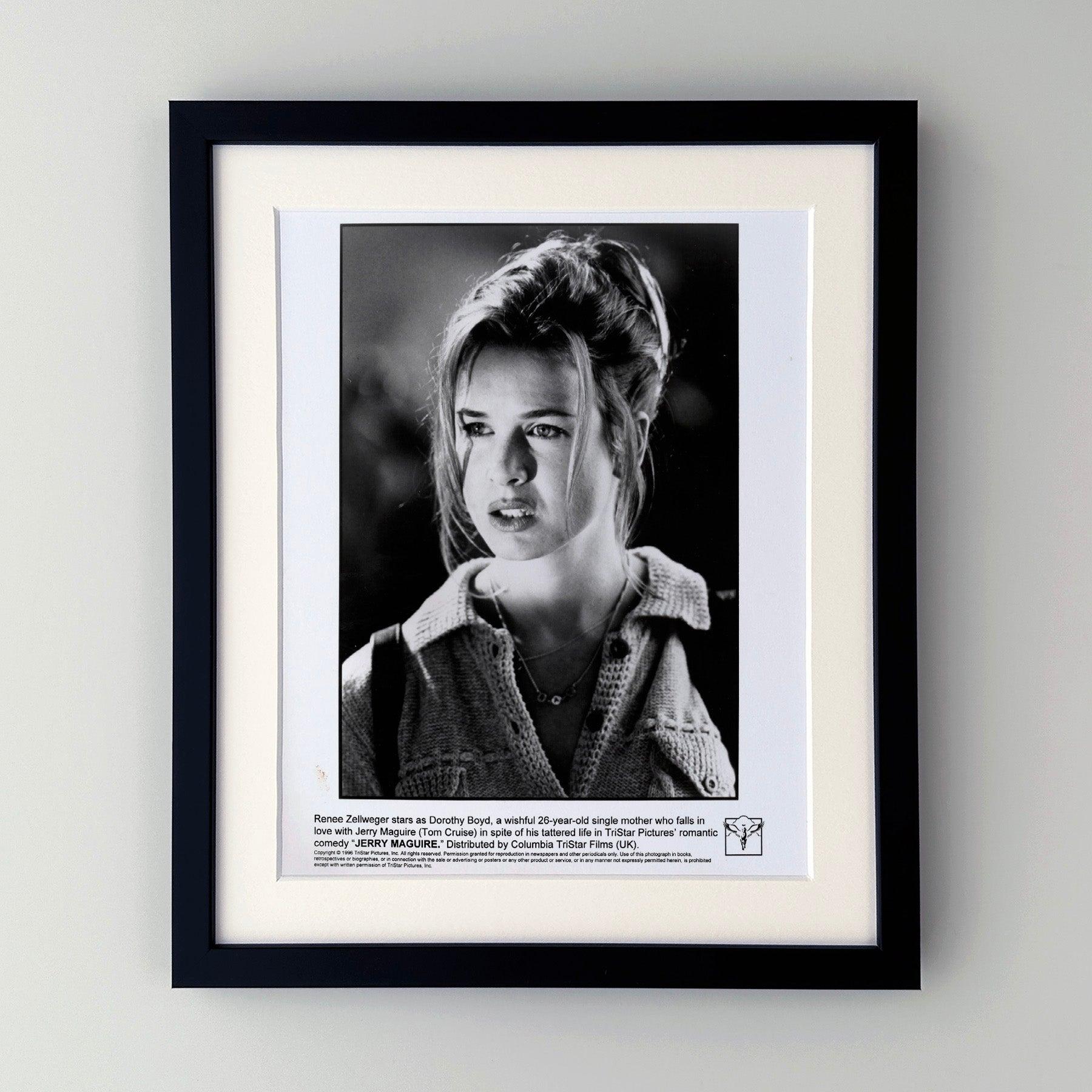 Original 8x10 inches Publicity Film Still for Jerry Maguire (1996) avec Tom Cruise, Cuba Gooding Jr. et Renee Zellweger et réalisé par Cameron Crowe.

Les photos de publicité (film/production) ont été créées pour aider les studios à promouvoir leurs