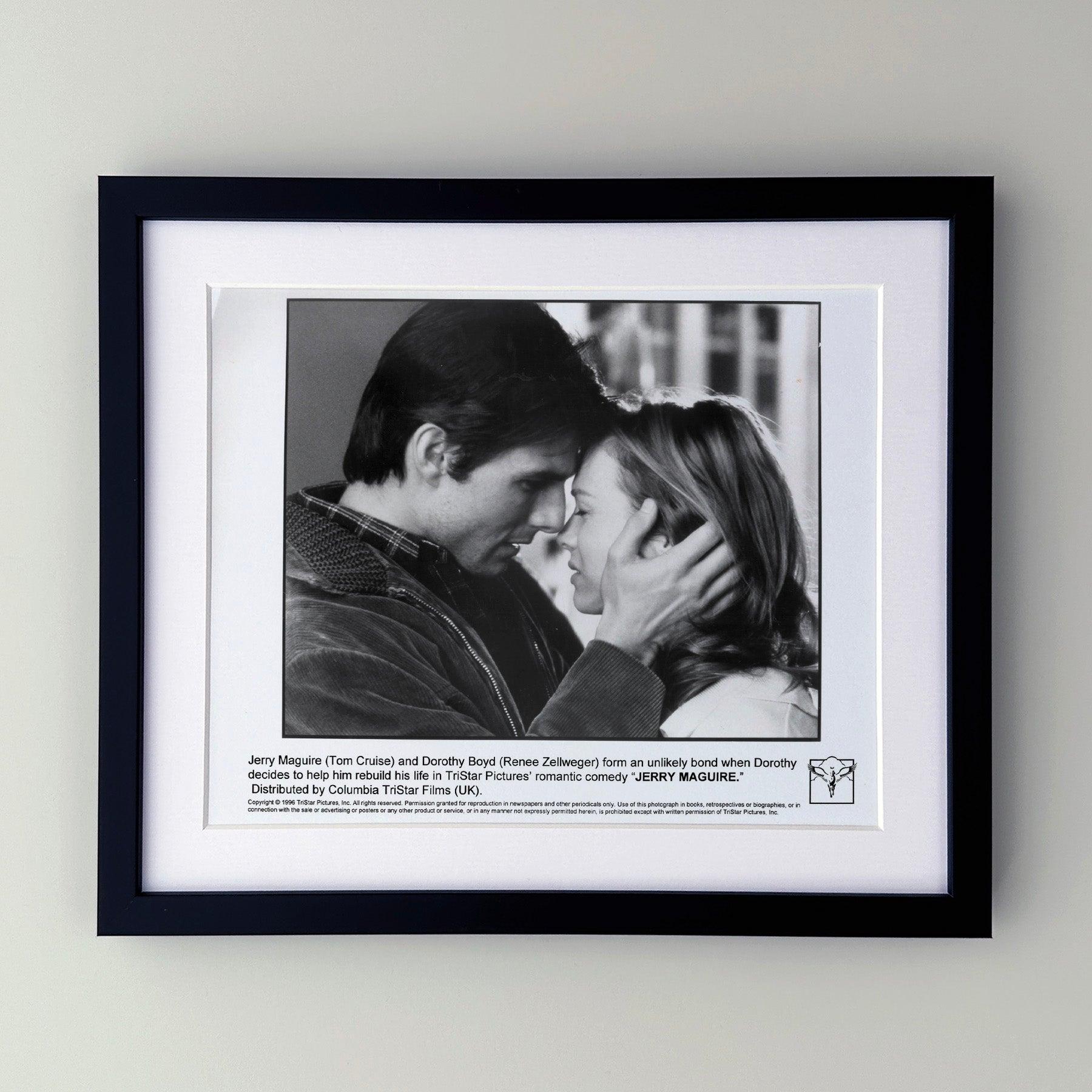Original 8x10 inches Publicity Film Still for Jerry Maguire (1996) avec Tom Cruise, Cuba Gooding Jr. et Renee Zellweger et réalisé par Cameron Crowe.

Les photos de publicité (film/production) ont été créées pour aider les studios à promouvoir leurs