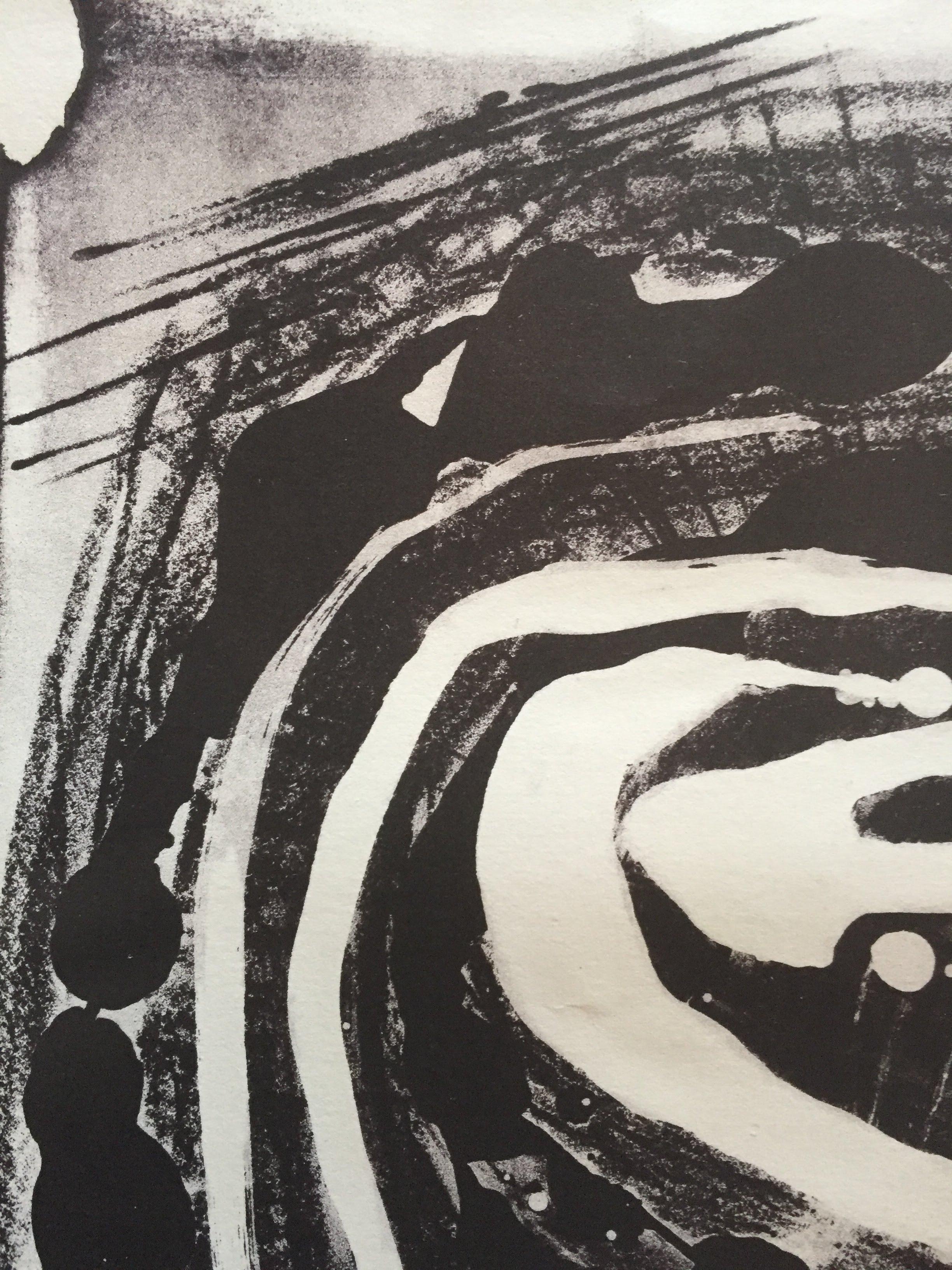 Litografia astratta Stone 1950 San Francisco in bianco e nero Arte originale - Abstract Print Beige di Jerry Opper