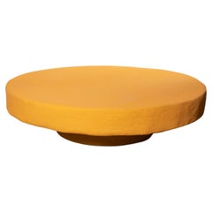 Mesa baja redonda Jerry - Hormigón amarillo interior-exterior by Mary-Lynn & Carlo