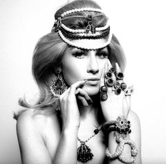 Jerry Schatzberg - Baby Jane Holzer, Kenneth Lane Jewels, 1965, stampa successiva.