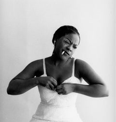 Jerry Schatzberg - LaVerne Baker, Button Up, Fotografia 1957, Stampato Dopo
