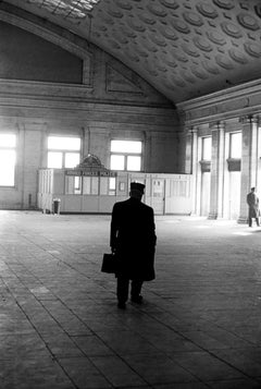 Jerry Schatzberg - Penn Station, Conductor, Photography 1962, Printed After