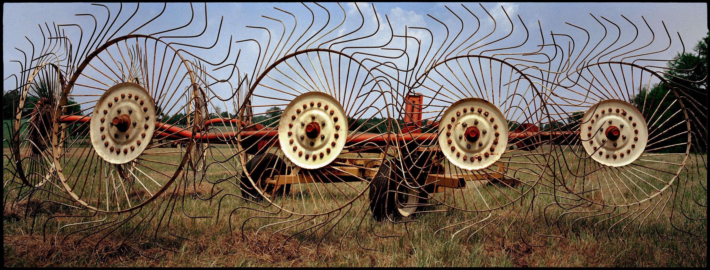 Jerry Siegel Landscape Photograph – „Rake, Perry County, AL“ – Dokumentarfotografie aus Südamerika – Christenberry