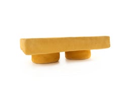 Mesa baja Jerry - Hormigón amarillo interior-exterior by Mary-Lynn & Carlo