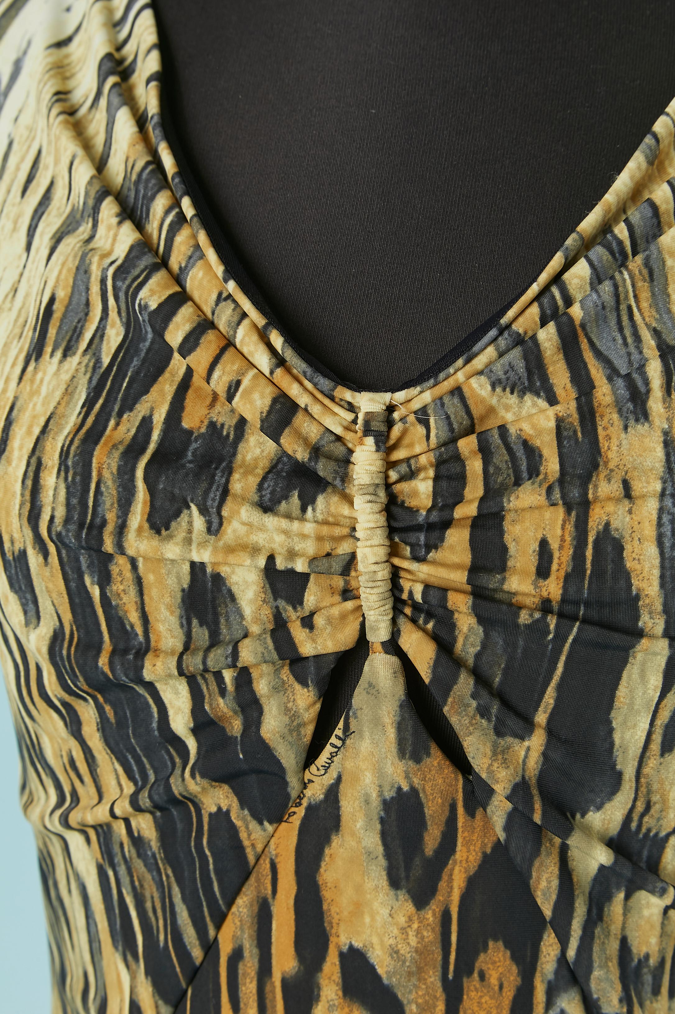 Jersey printed dress with gather on the bust. Fabric composition: 88% nylon, 12% elastane. Black jersey lining inside the top part of the dress. Cut-work. 
Authenticity hologram. 
SIZE 42 (It) 38 (Fr) M 