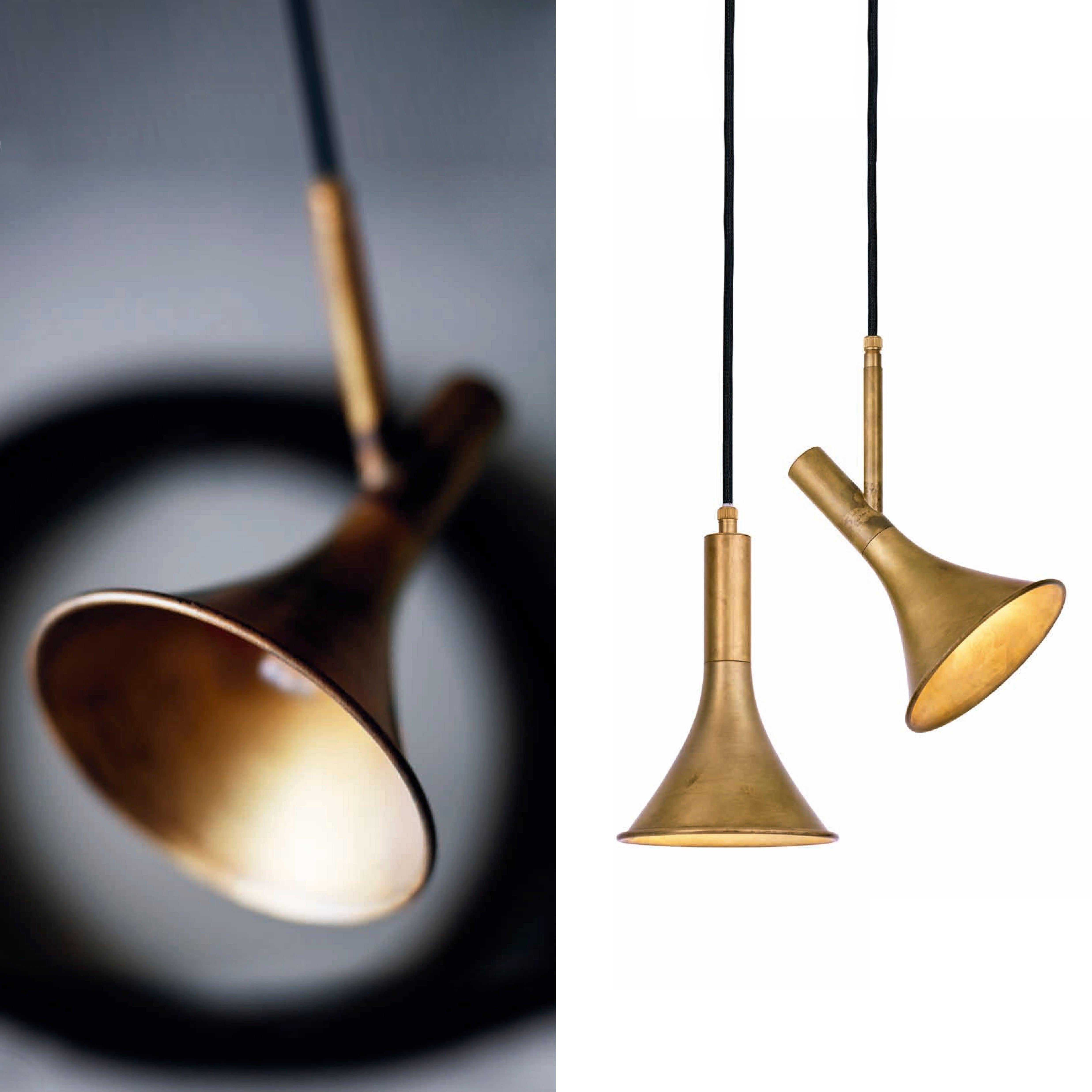 XXI secolo e contemporaneo Jesper Ståhl Megafon Angle Flushmount Lampada da soffitto in ottone grezzo di Konsthantverk in vendita